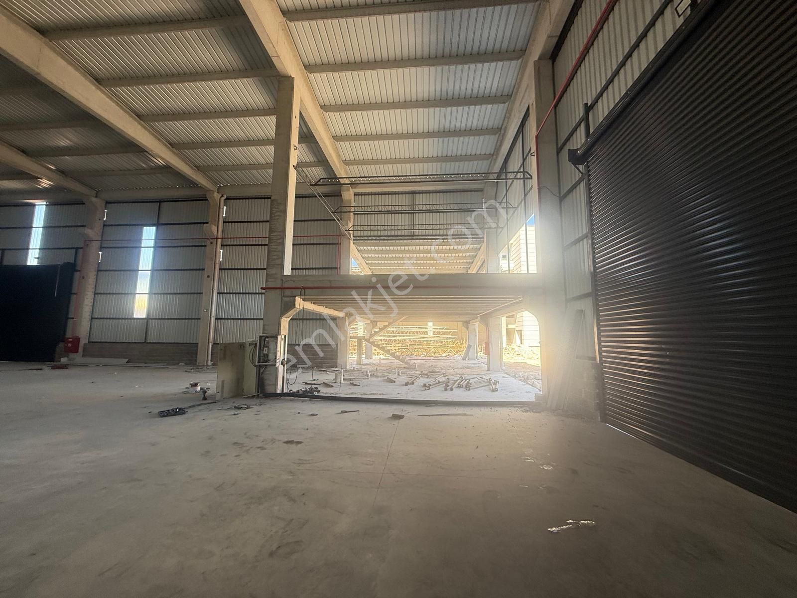 Zorlu Gayrimenkul'den Organize Sanayi'de 2500m2 Aylık Kiralık İşyeri - Görsel 8