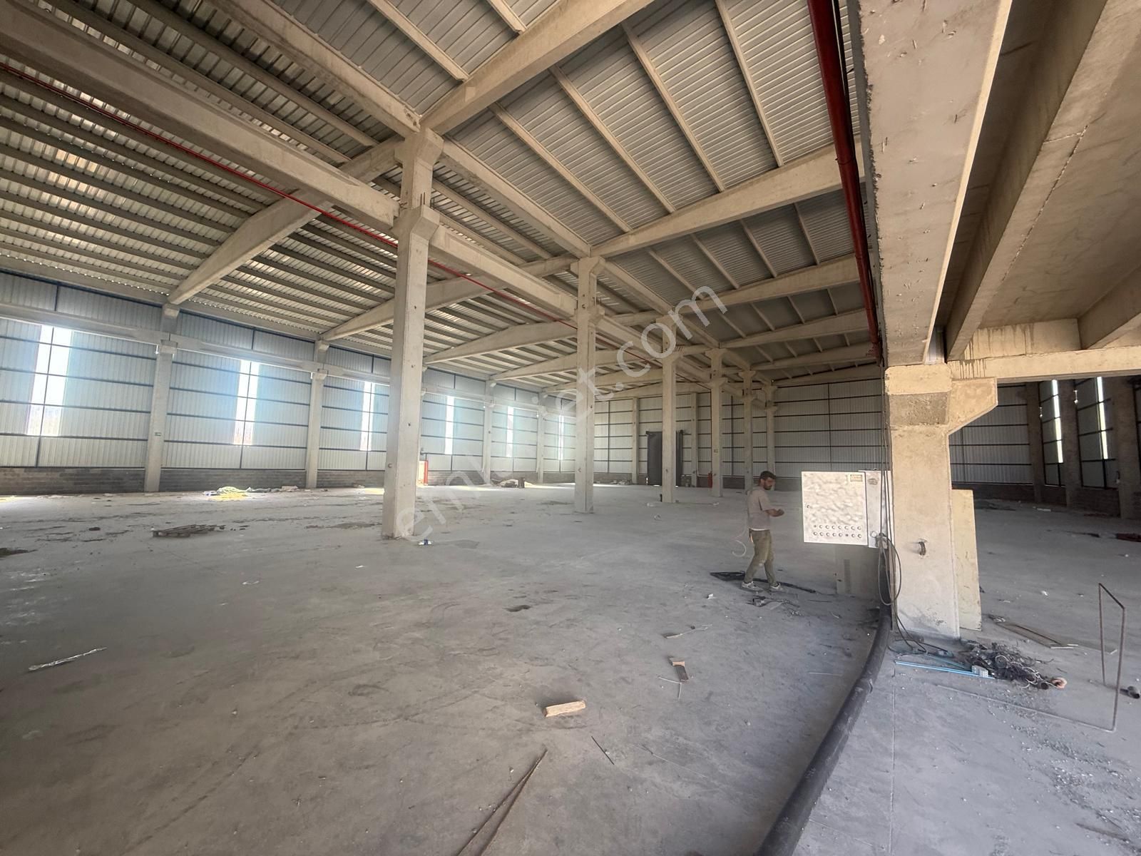 Zorlu Gayrimenkul'den Organize Sanayi'de 2500m2 Aylık Kiralık İşyeri - Görsel 11