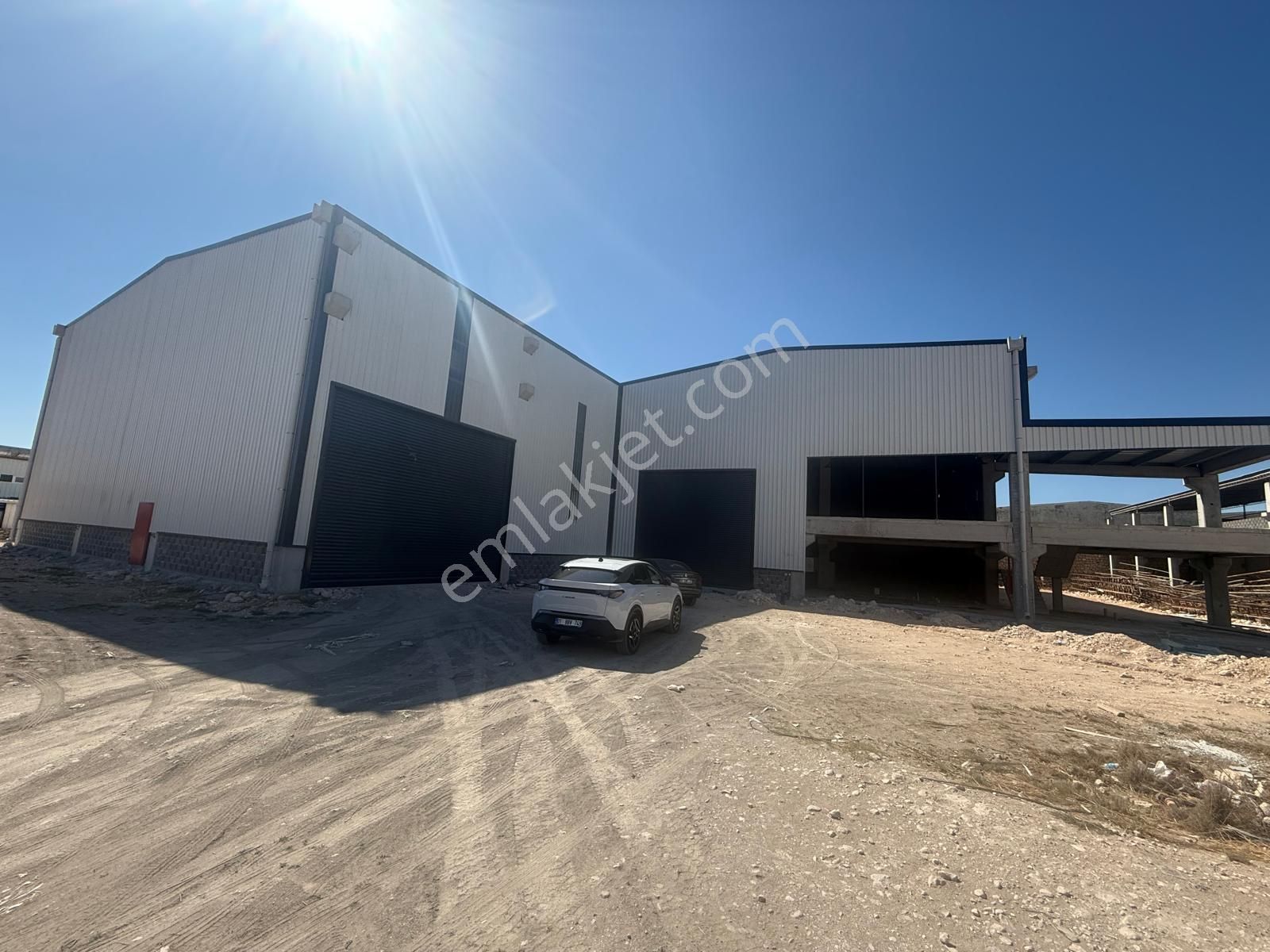 Zorlu Gayrimenkul'den Organize Sanayi'de 2500m2 Aylık Kiralık İşyeri - Görsel 4