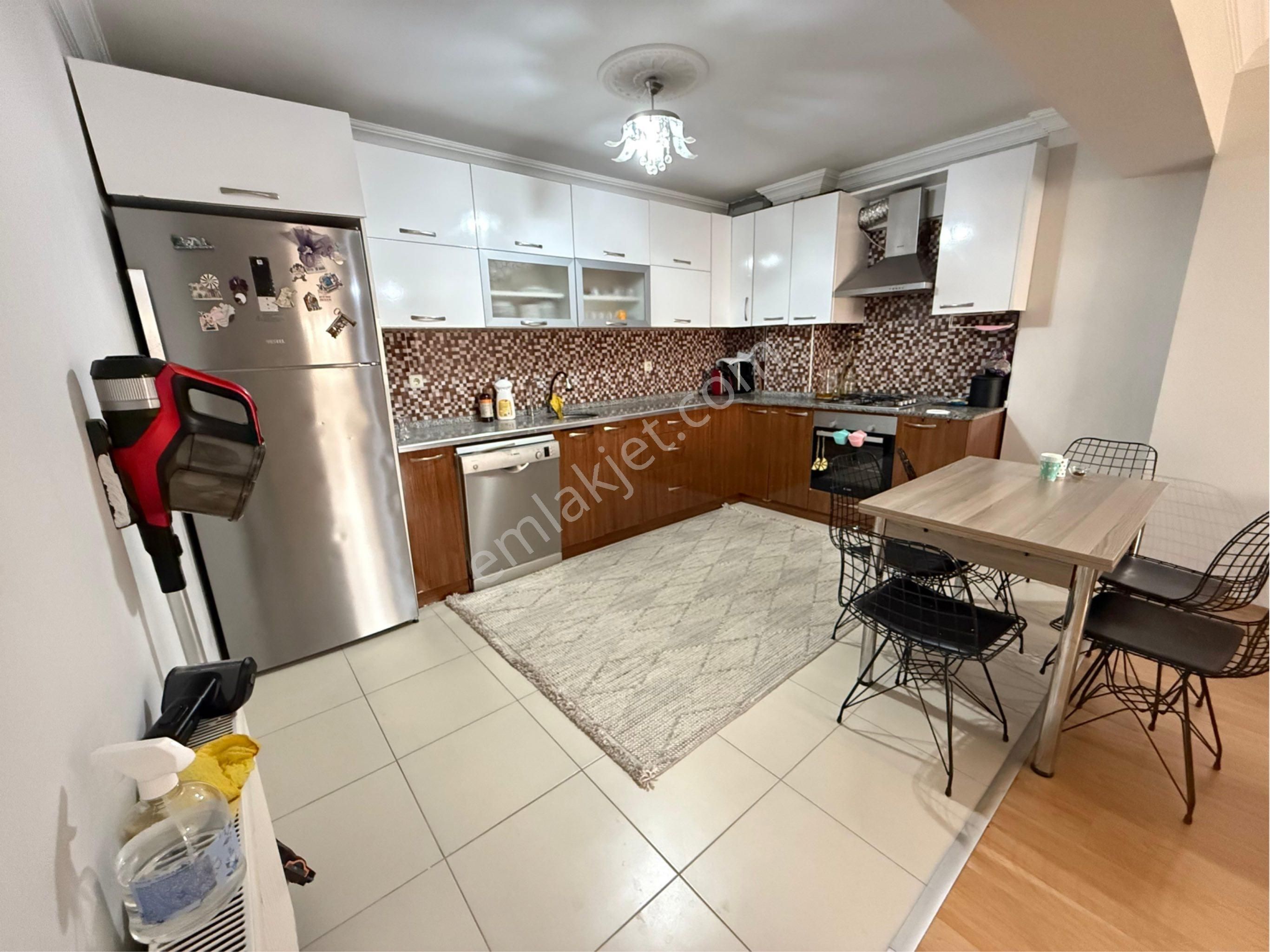 Önü Açık Cadde Üzeri 5+1 Geniş Teraslı Lüx Dublex Daire