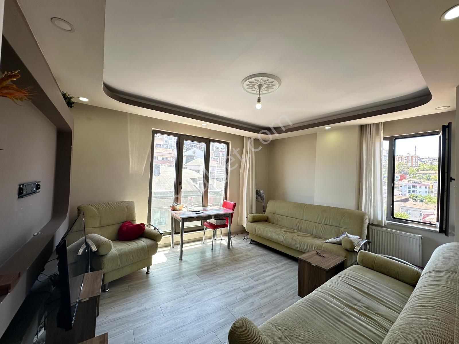 Silahtarağada Sitede Tramvayın Dibinde Satılık 2+1 Fırsat Daire