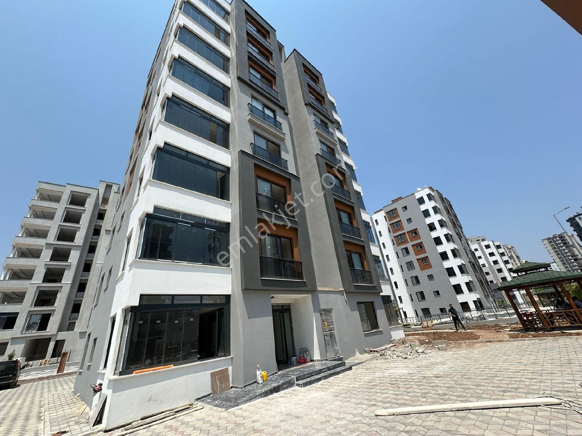 Mersin Mezitli Yasar Dogu Civari 2.5+1 Ebeveyn Banyolu Havuzlu