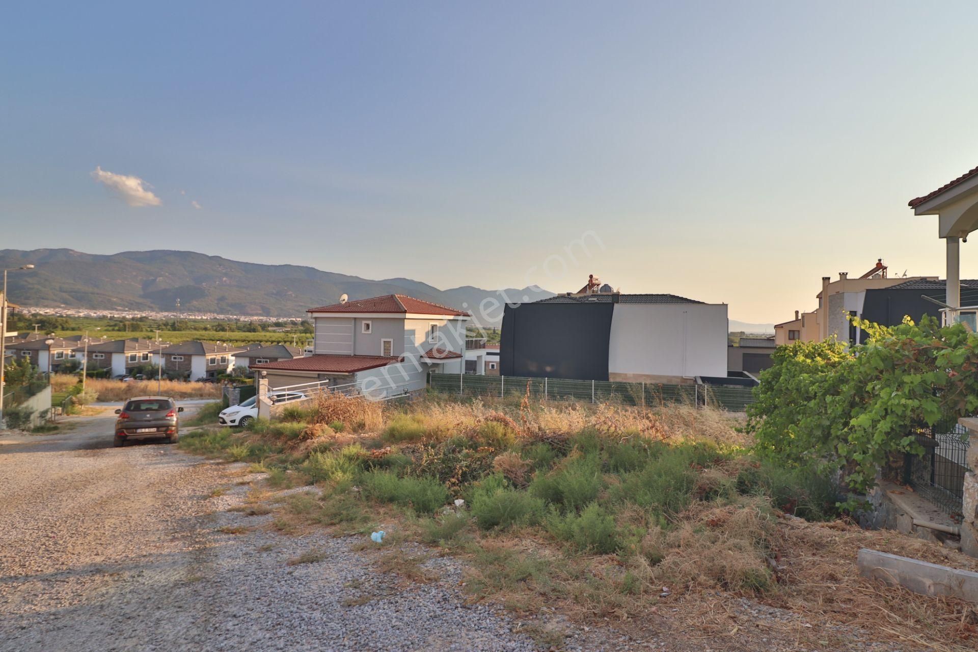 Kuşadasında Satılık Deniz Manzaralı Müstakil Villa Arsası