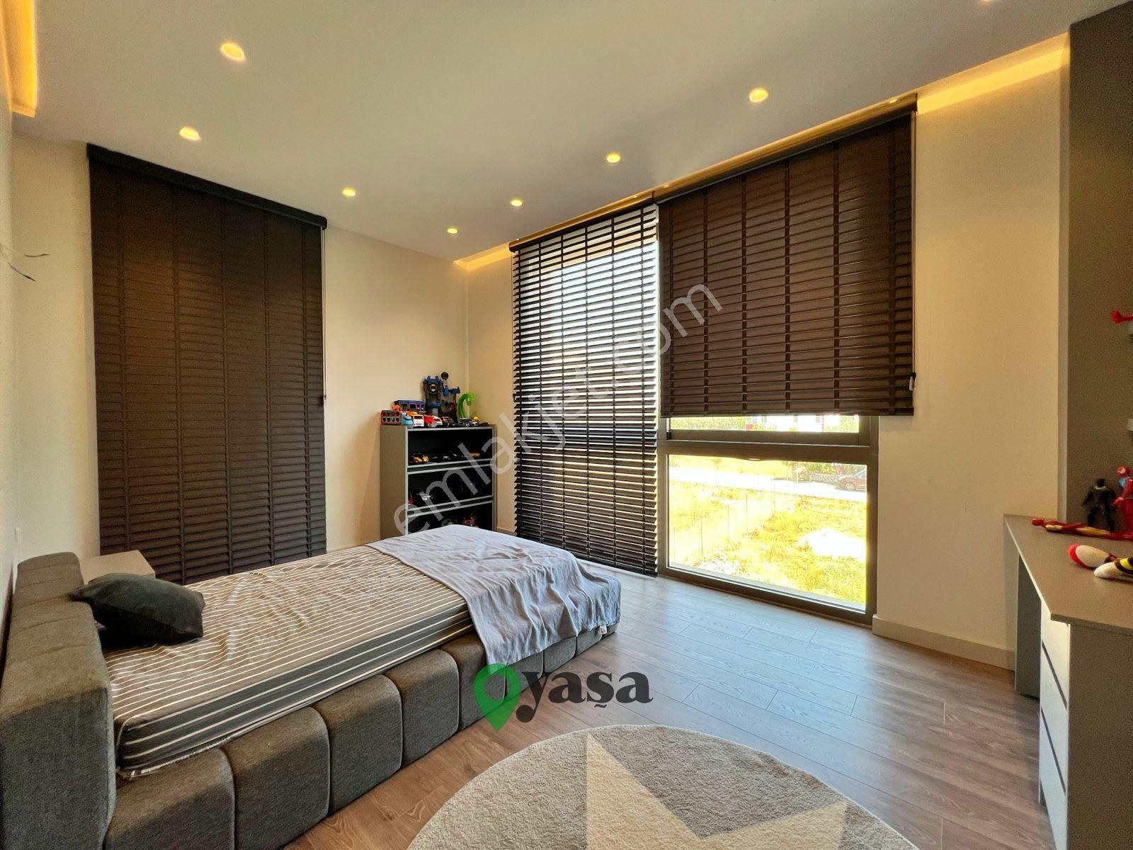 Yaşa Gyd - Özel Tasarım Ultra Lüks Eşyalı Satılık Tripleks Villa - Görsel 17