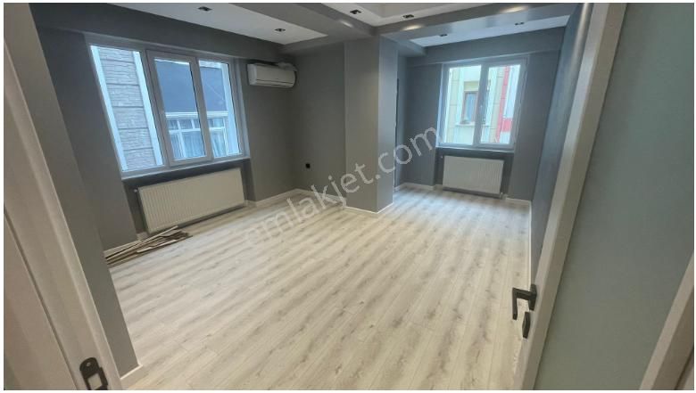 Zeytinburnu Yenidoğanda 2+1 80m² 1.kat 8yıllık Köşebaşı Yeni Tadilatlı Satılık Daire Osmanlı Emlak