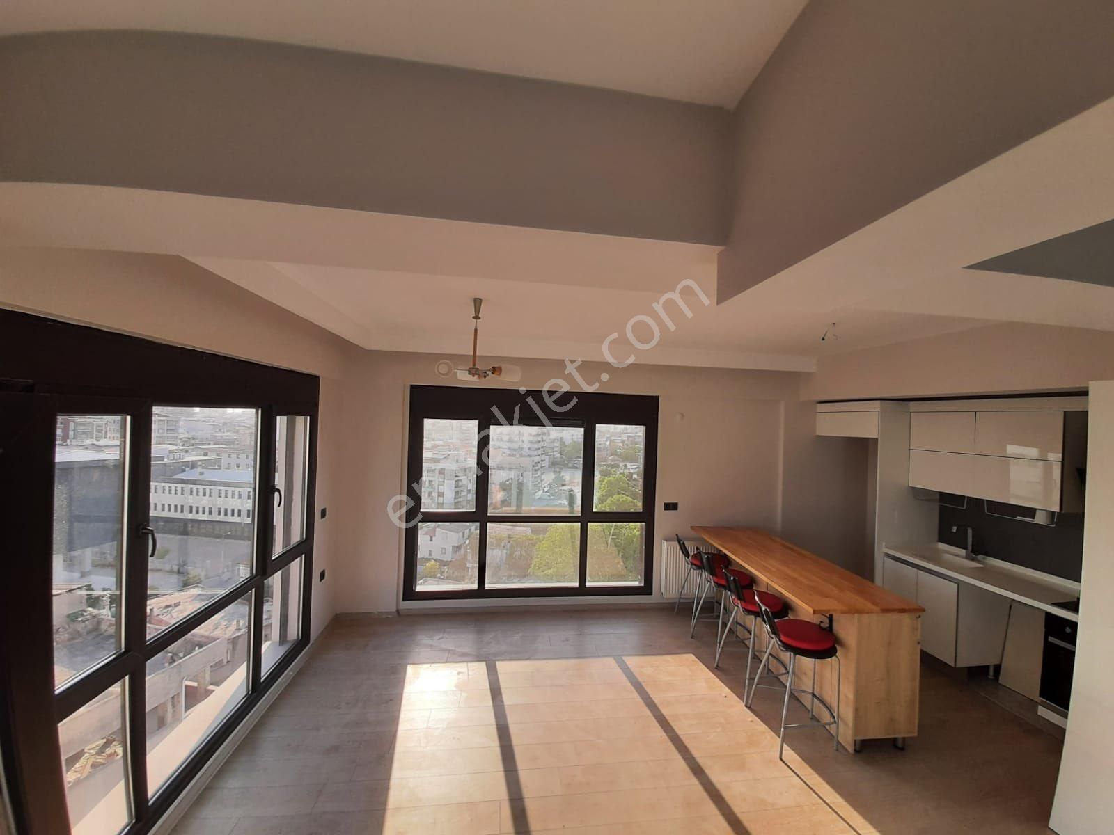 Karşıyaka'da Kiralık 2+1 Çatı Dubleks...