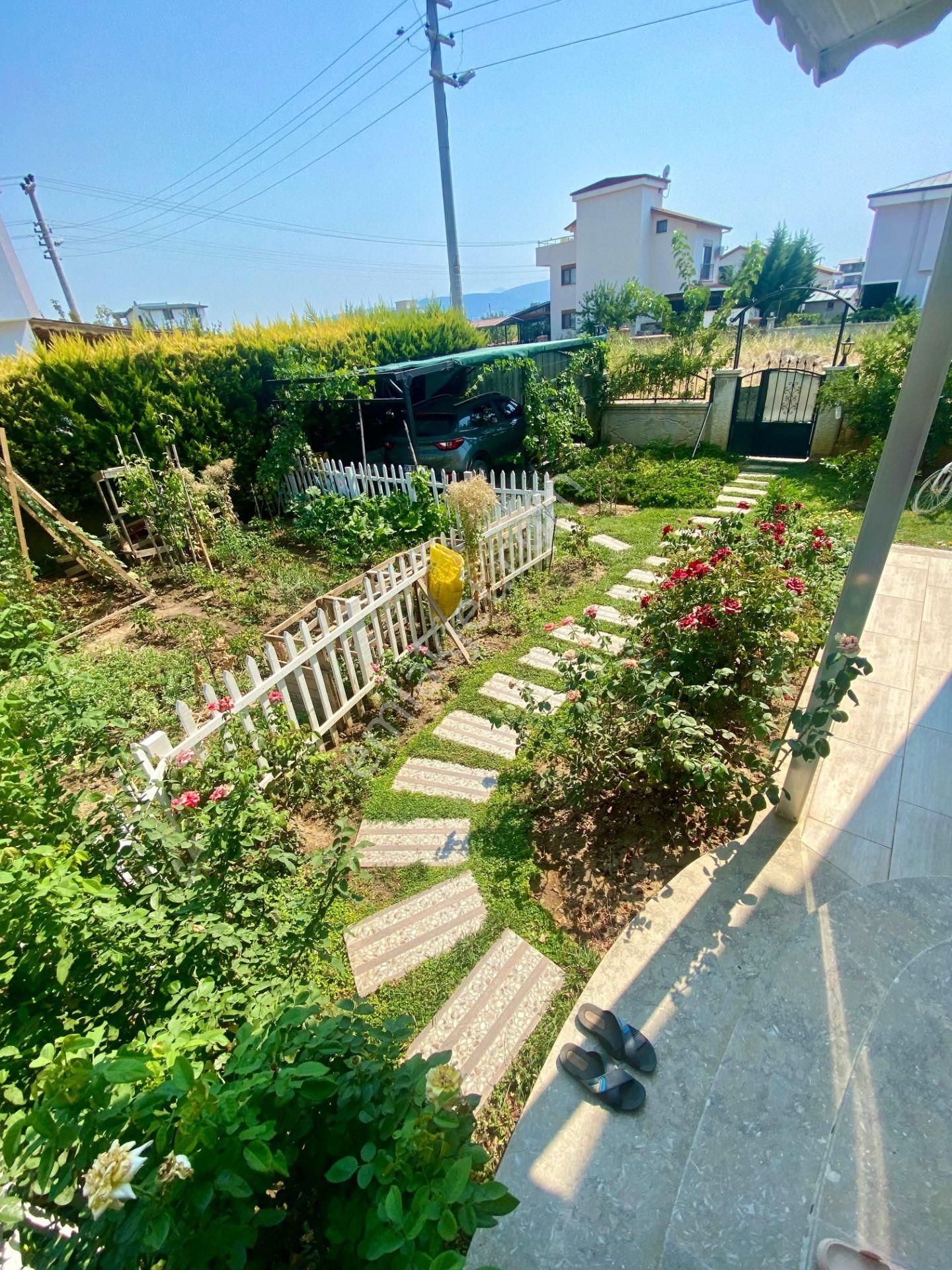 Dikili'de Sahibinden Satılık 481m² Köşe Arsada Tripleks Müstakil Villa -denize 800m Yürüme Mesafesi - Görsel 3