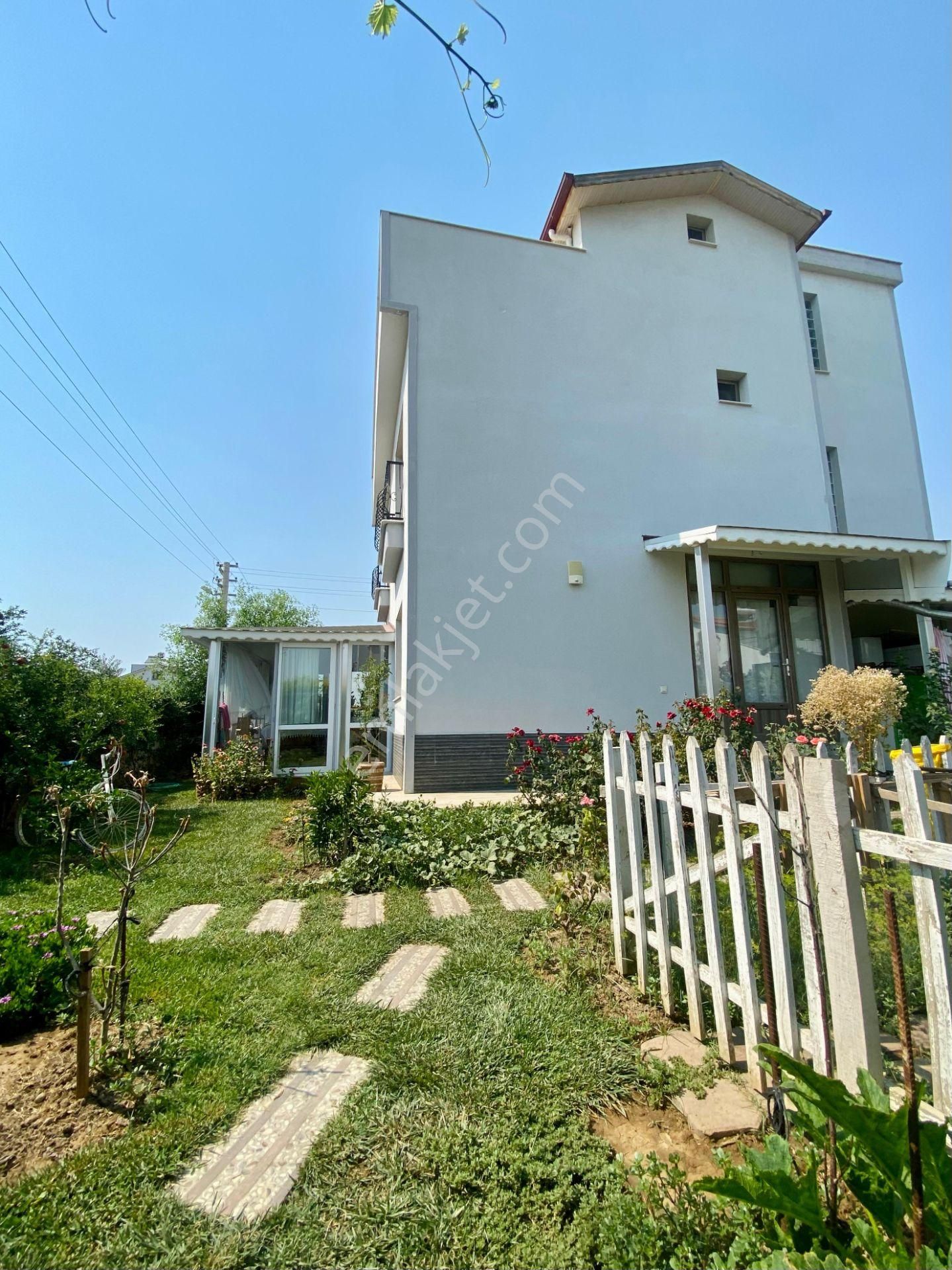 Dikili'de Sahibinden Satılık 481m² Köşe Arsada Tripleks Müstakil Villa -denize 800m Yürüme Mesafesi - Görsel 4