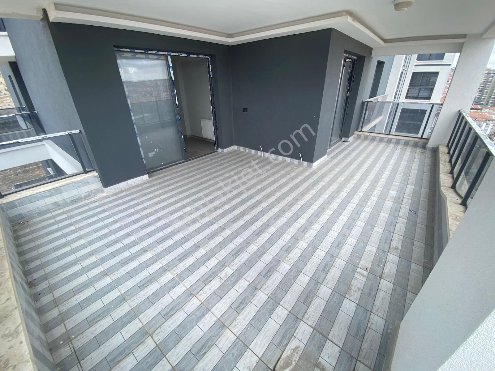 K'ören Ovacık'da Oturum Hazır Teras Balkonlu Site Dairesi - Görsel 8