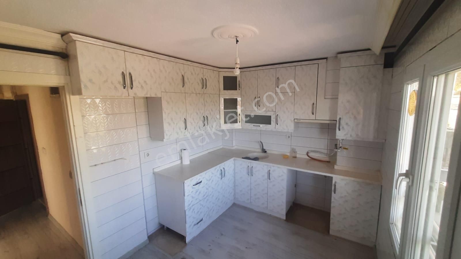 Bornova Atatürk Mah. Kiralık 3+1 Doğalgazlı Ve Klimalı Daire - Görsel 2