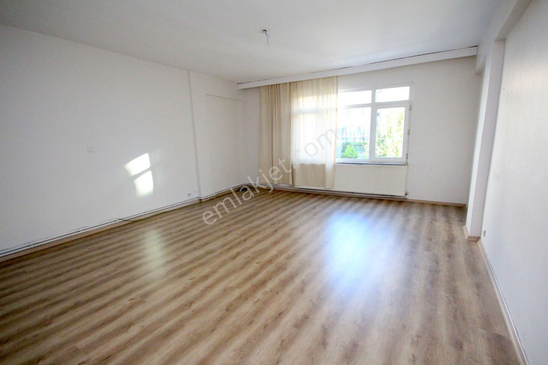 Kiralık 2+1 Ferahevler Ana Cadde Yakını Düz Ayak Temiz Ara Kat