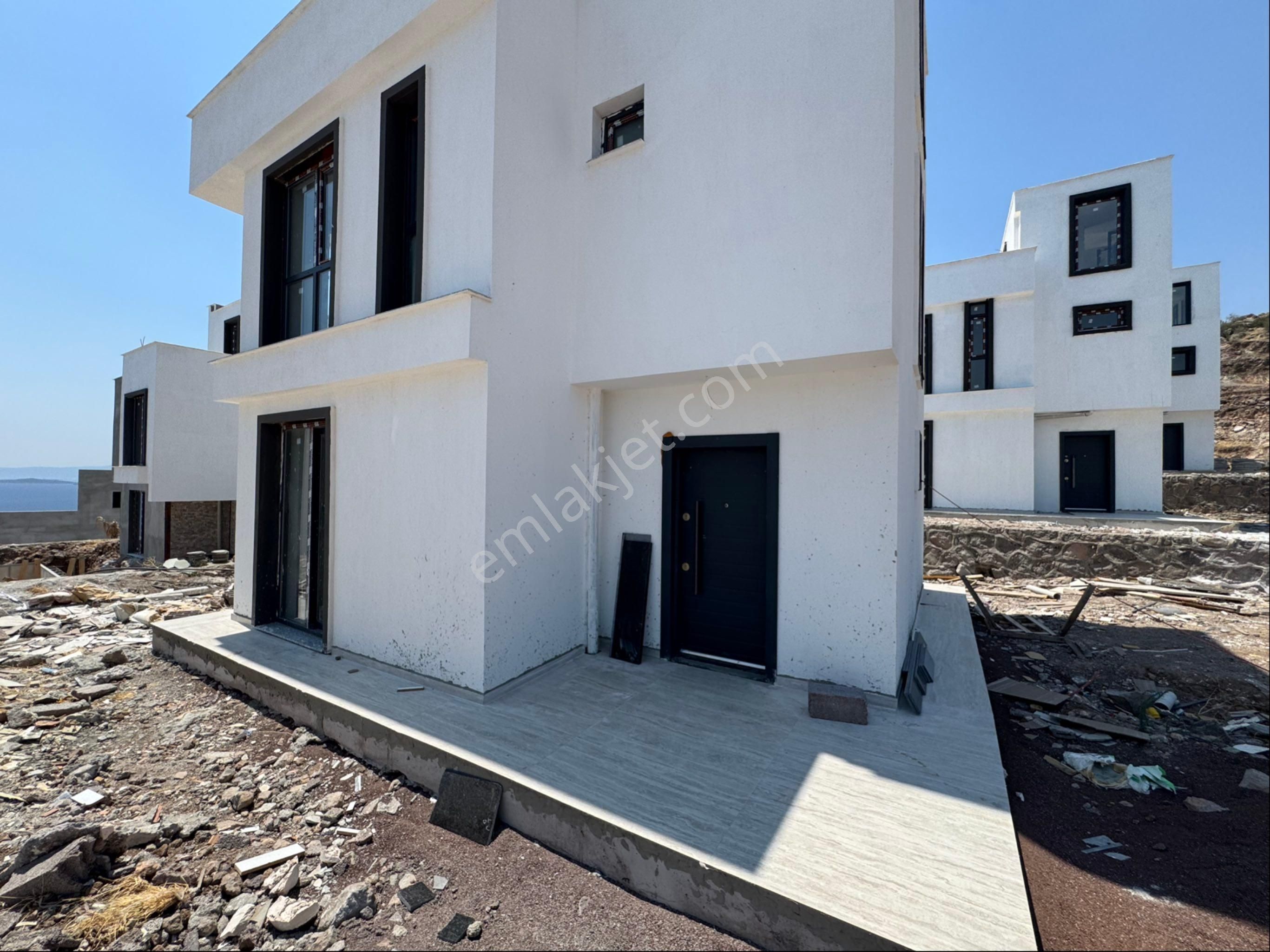 Çandarlı'da Deniz Manzaralı Tam Müstakil 3+1 Satılık Villa - Görsel 6