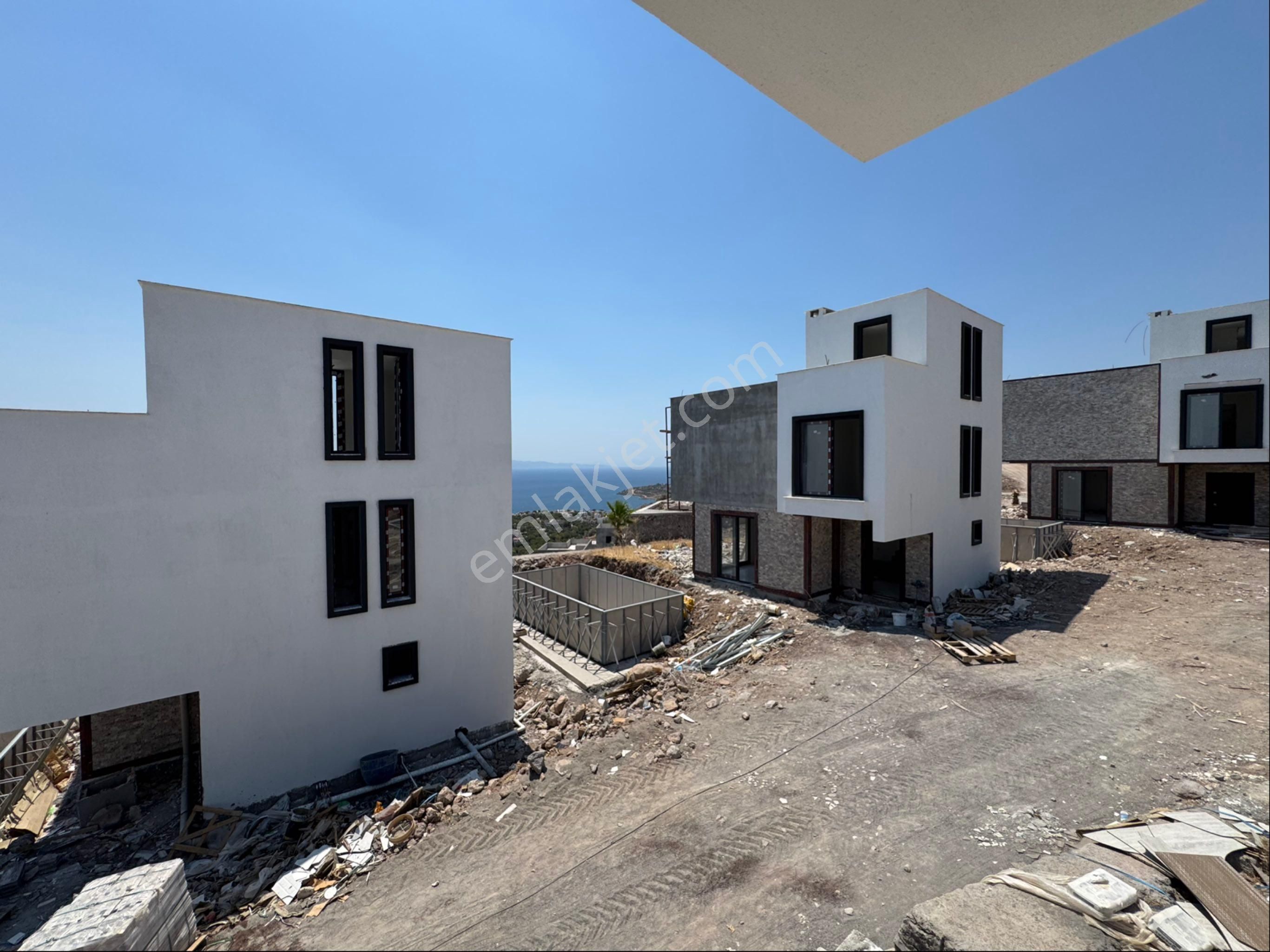 Çandarlı'da Deniz Manzaralı Tam Müstakil 3+1 Satılık Villa - Görsel 4