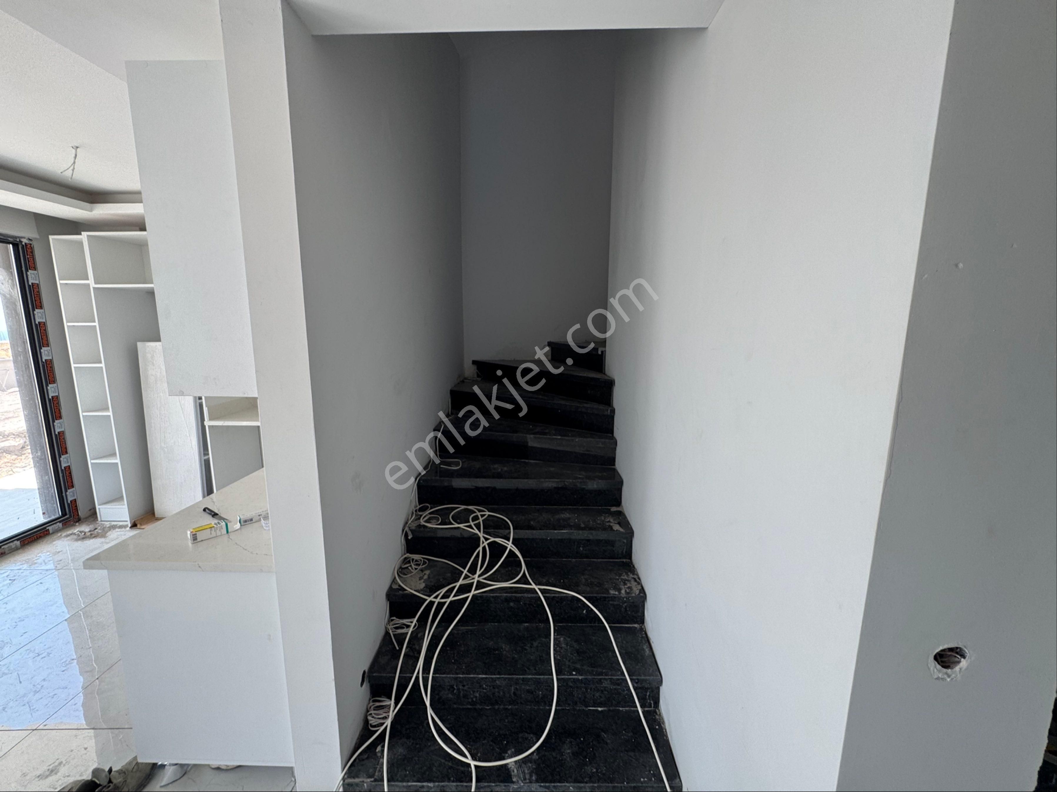 Çandarlı'da Deniz Manzaralı Tam Müstakil 3+1 Satılık Villa - Görsel 14