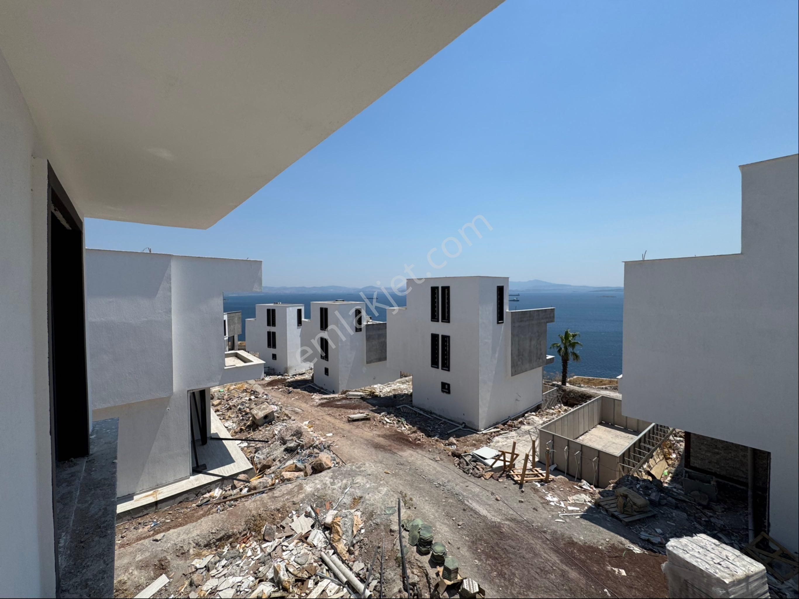 Çandarlı'da Deniz Manzaralı Tam Müstakil 3+1 Satılık Villa - Görsel 5