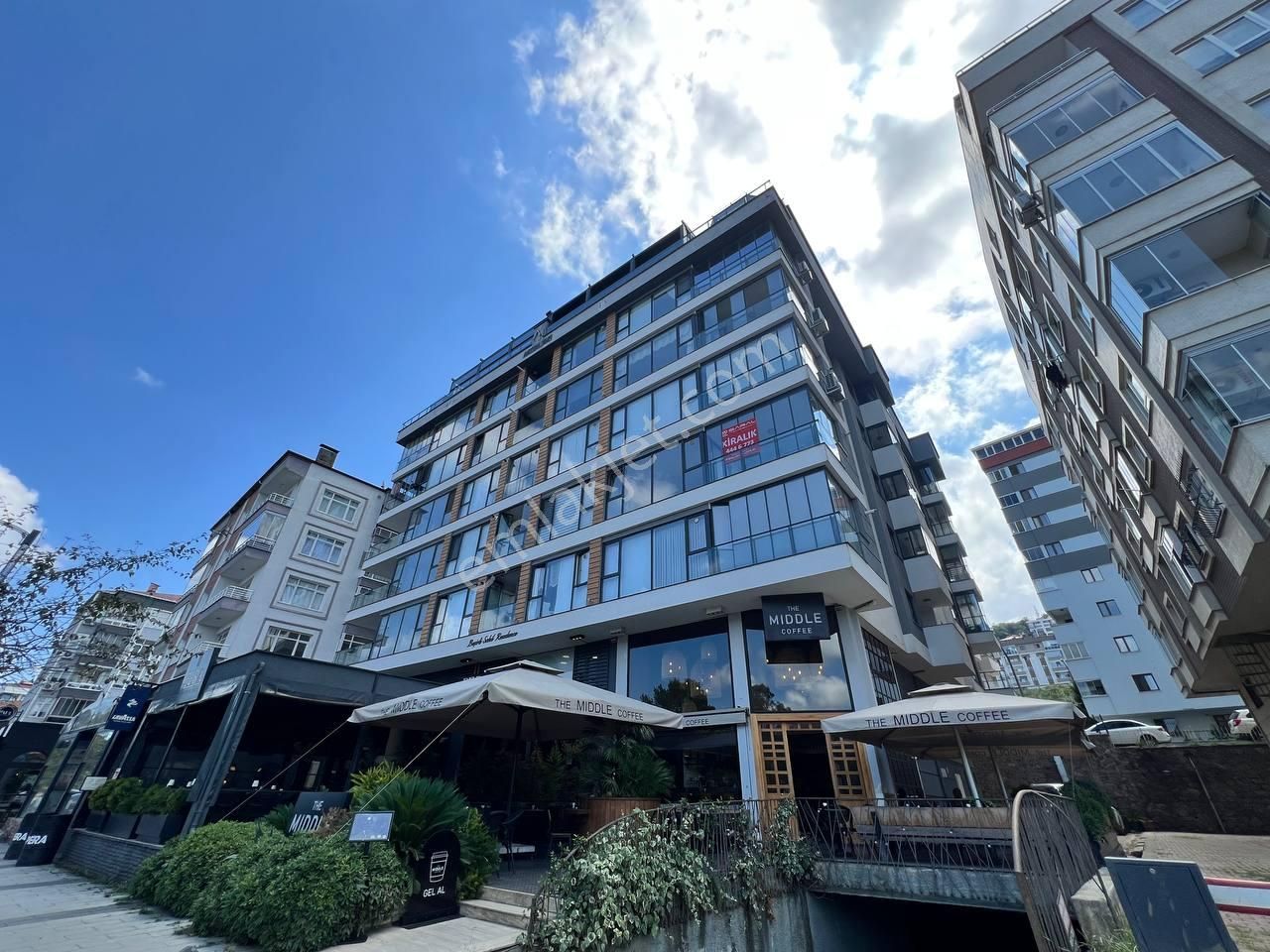 Trabzon Sahil Yolu Üzeri'nde Beşirli Sahil Rezidans 2+1 Kiralık