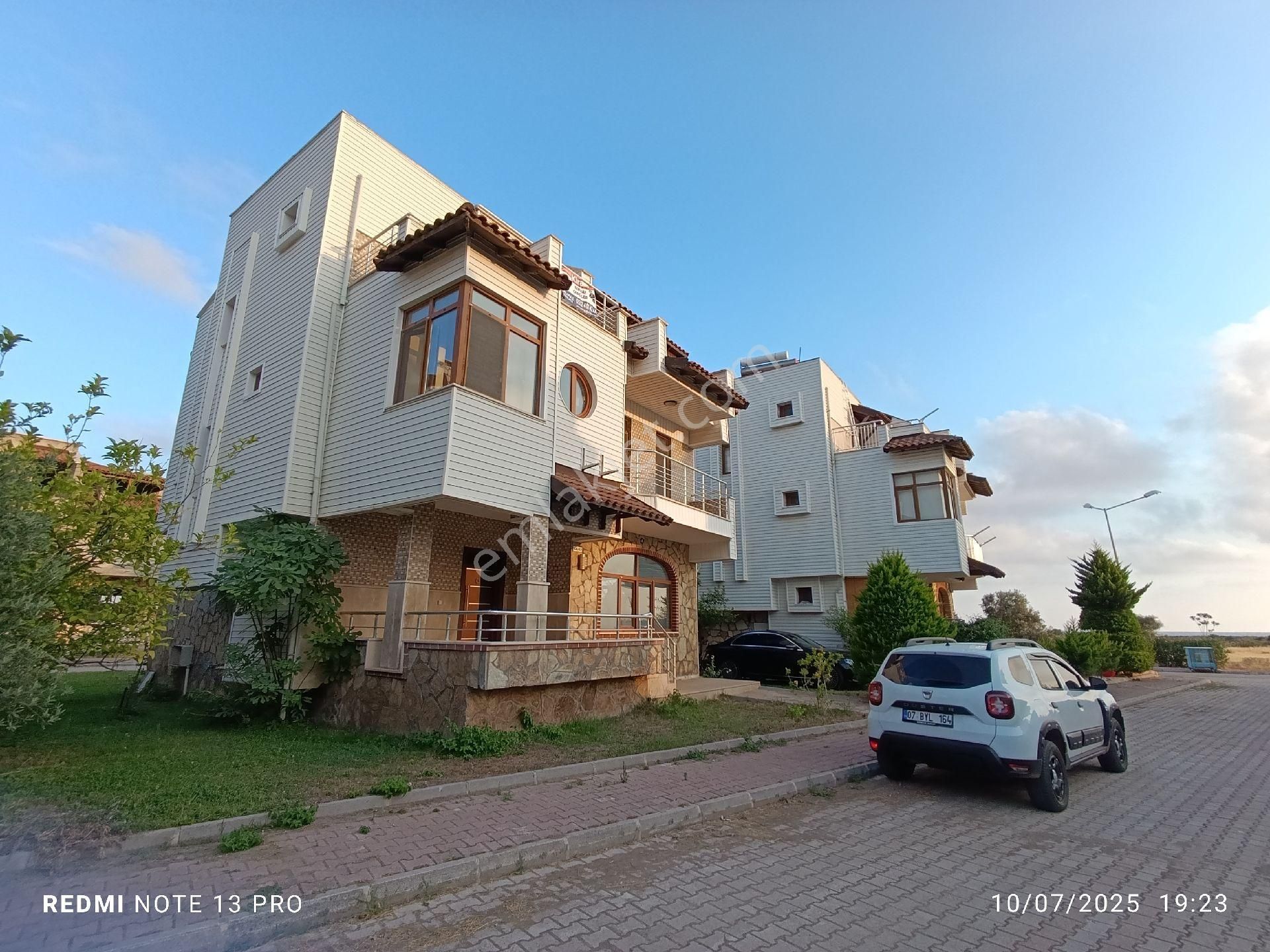 Mavikent Sitelerde Eşyalı Eşyasız Yıllık Kiralık 6+1 Tripleks Villalar