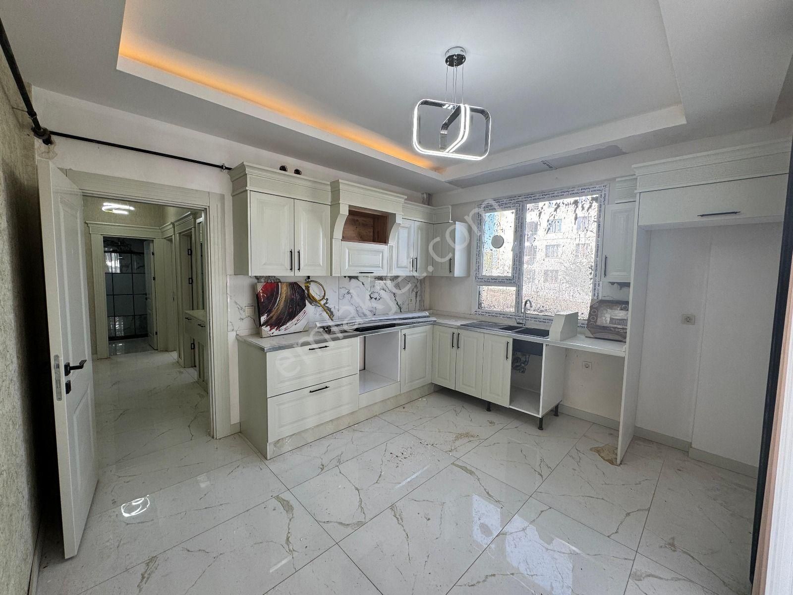 450 Evlerde Sıfır 100 Metre 2+1 Lüx Daire ( Farklı Kat Seçenekleri İle ) - Görsel 3