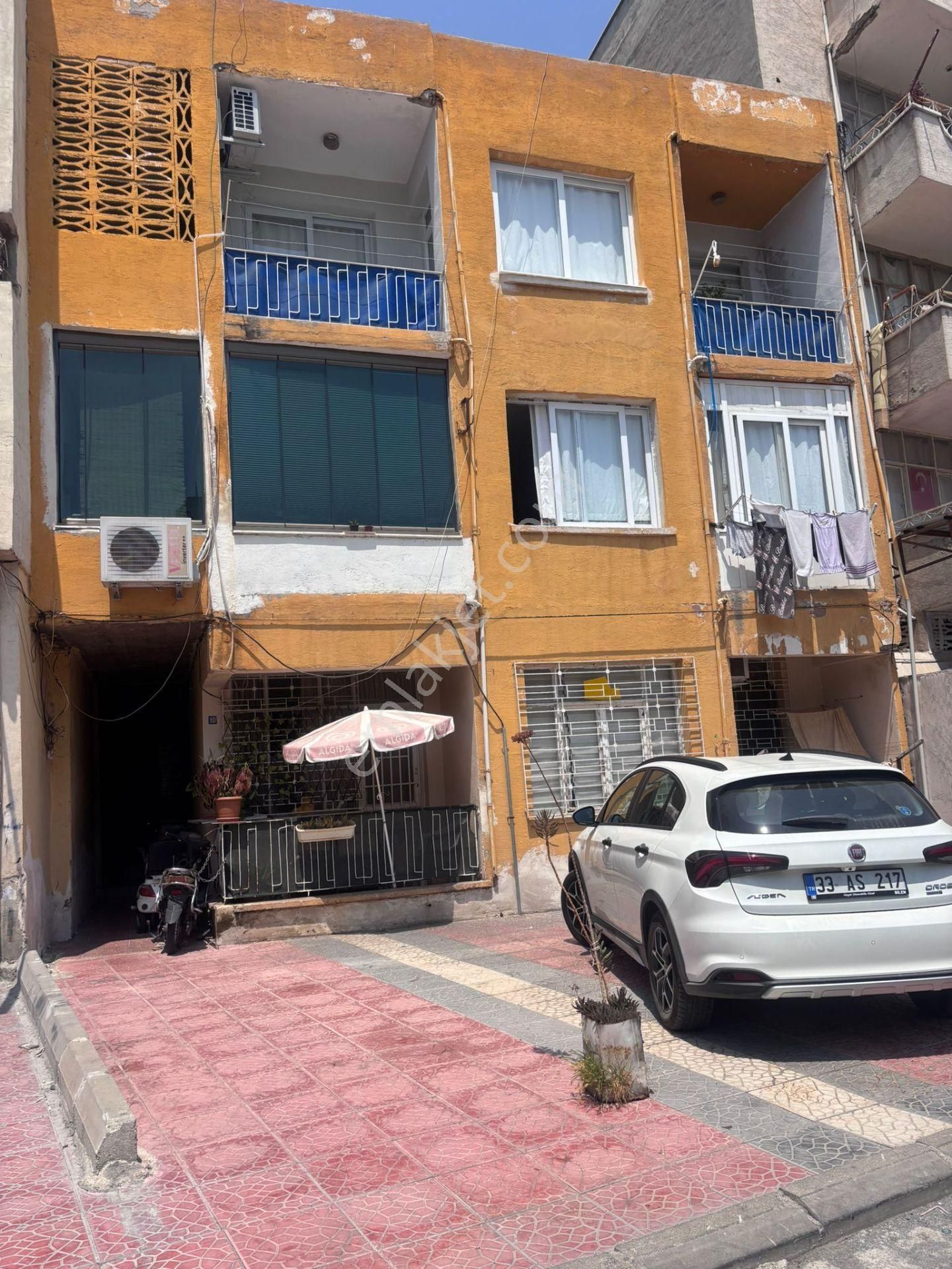 Atlasya'dan Çarşı Merkezde İhsaniye Mh 3 Daireli Komple Bina