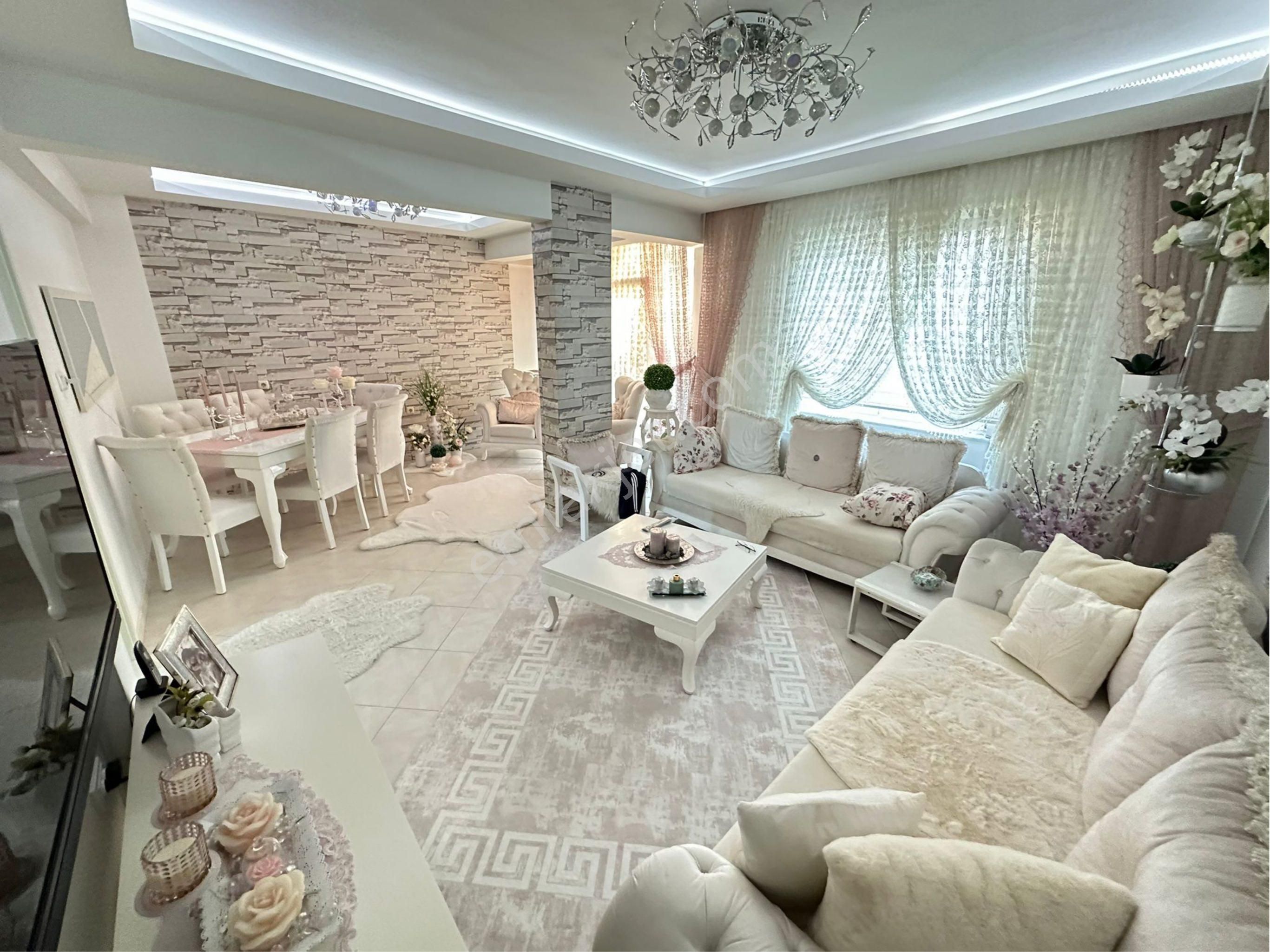 Doğan Emlak Group’tan Canik Belediye Evleri Mh.4+1 3.kat Tripleks Daire