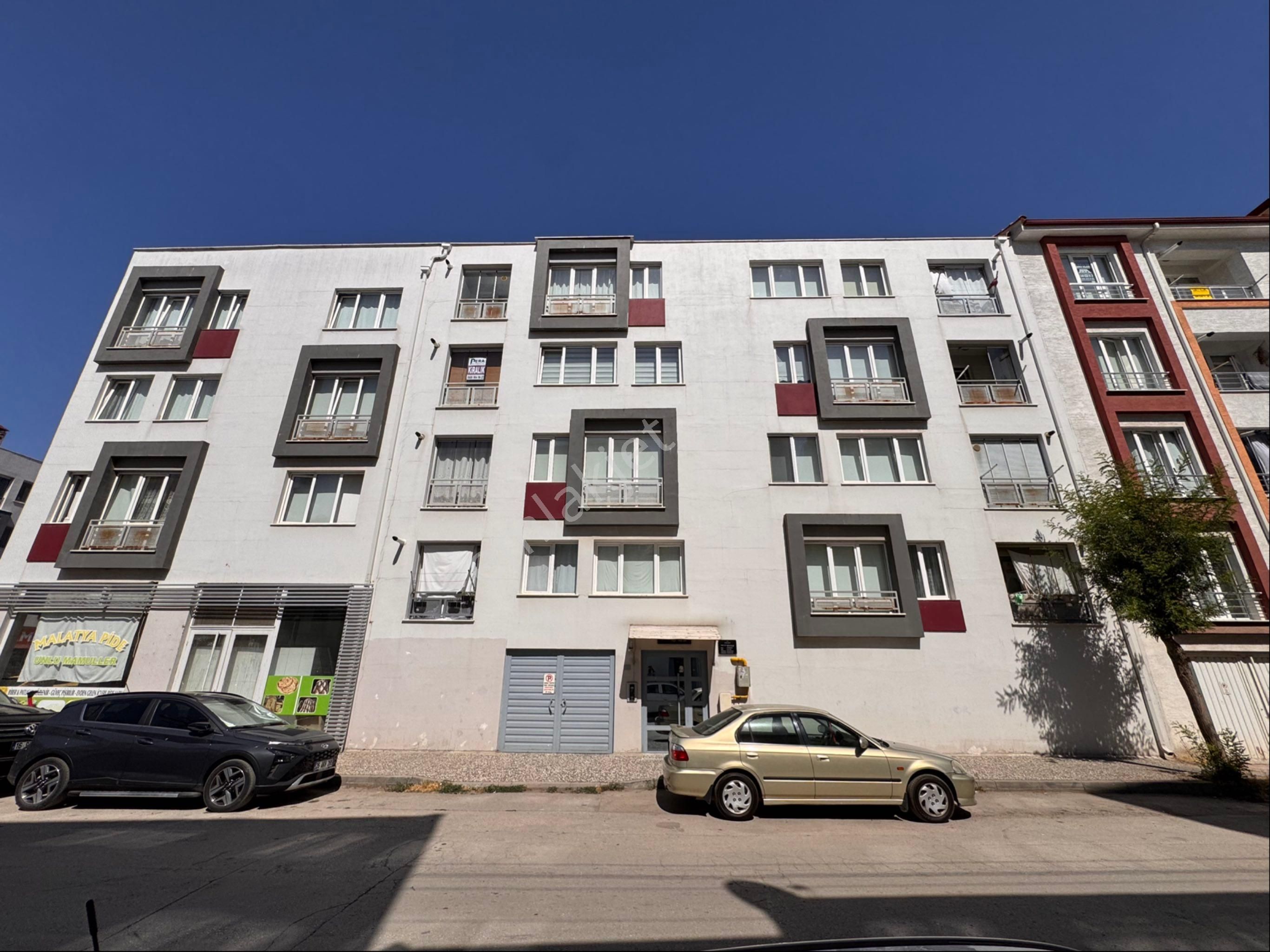 Pera'dan Kumlubel Mah Ara Kat Asansörlü Eşyalı 2+1 Kiralık Daire
