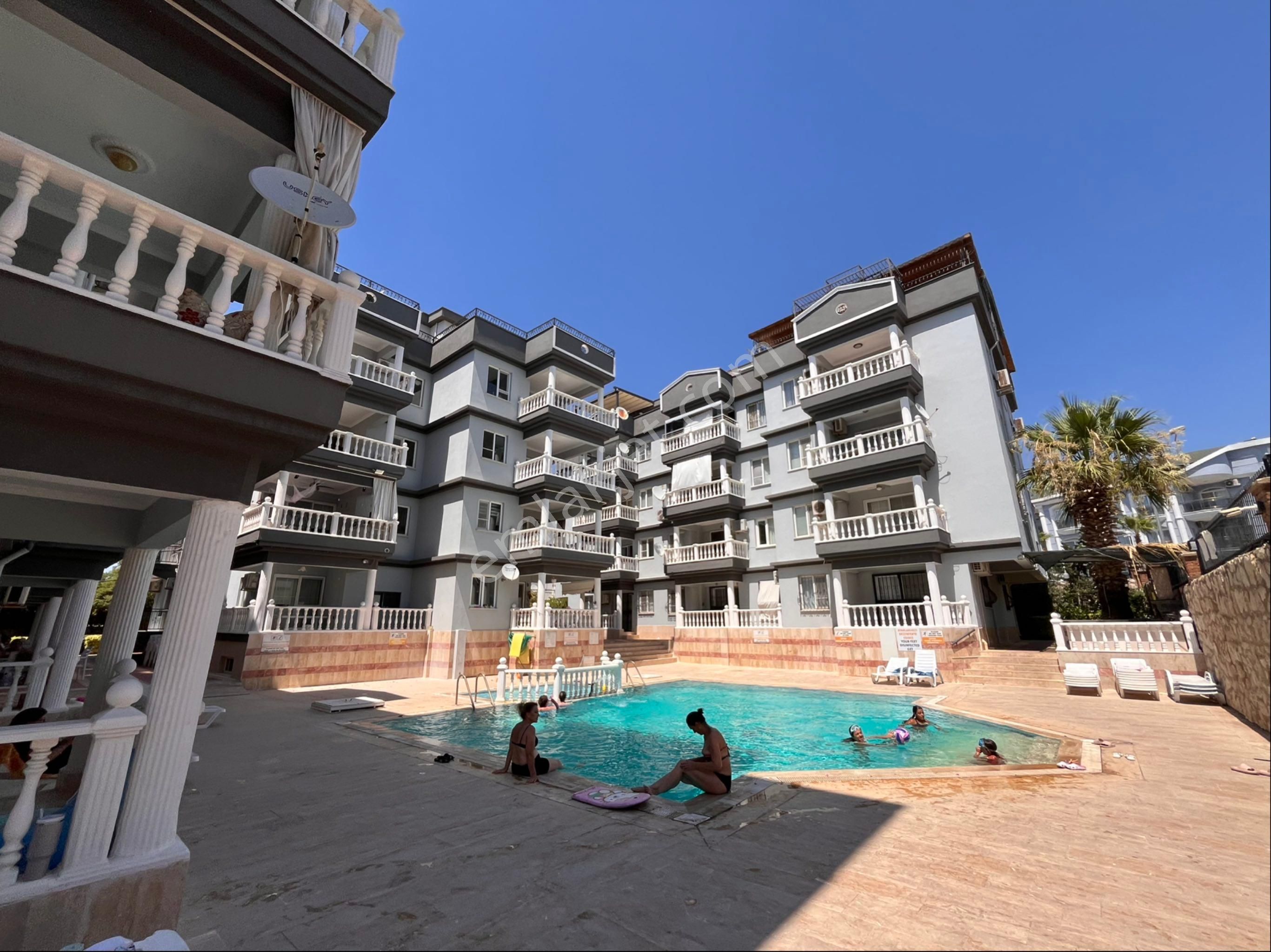 Altınkum Plajına 600 Metre Havuzlu Sitede Eşyalı Daire
