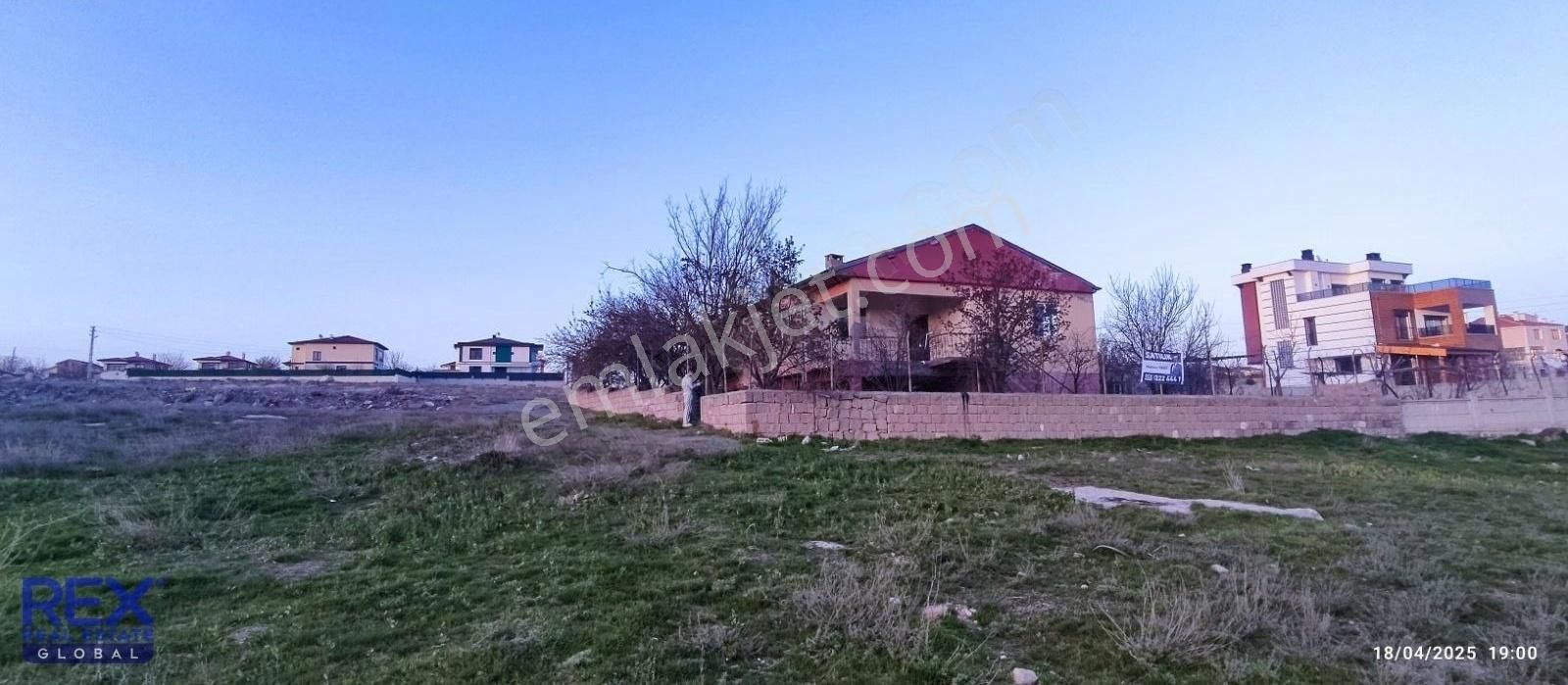 Gesi Mah.satılık 750 M² Arsa İçerisinde Müstakil Evler