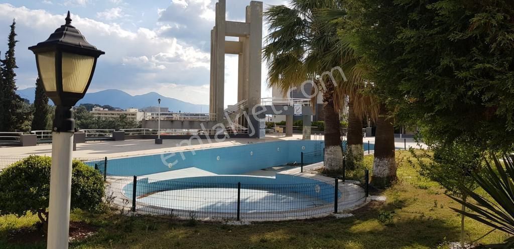 Ada Marka Gayrimenkul'den Kuşadası Kadınlar Denizi'nde Havuzlu Sitede 2+1 Villa