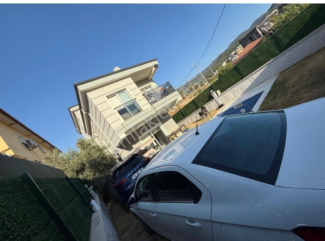 Kuşadası Davutlarda 378 M2 Arsa İçinde Full Eşyalı Satılık Tek Müstakil Villa