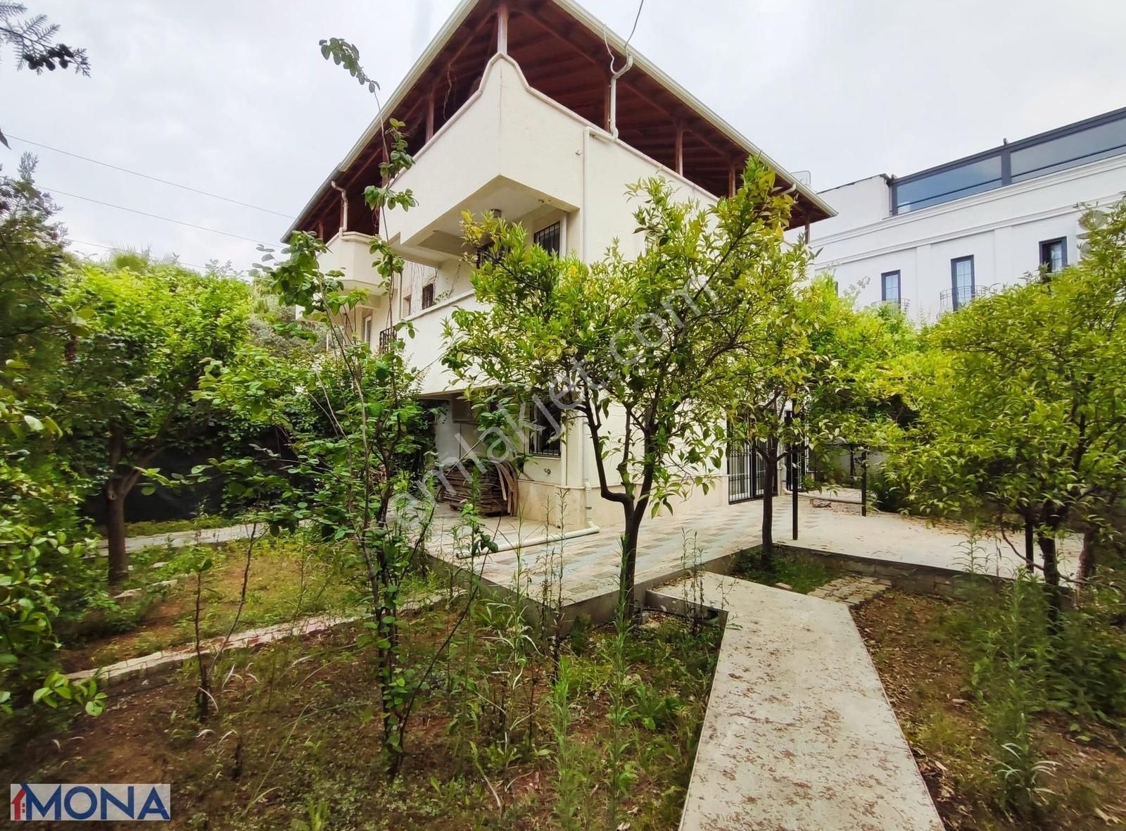 Antalya Belek 3+1 Tripleks Villa