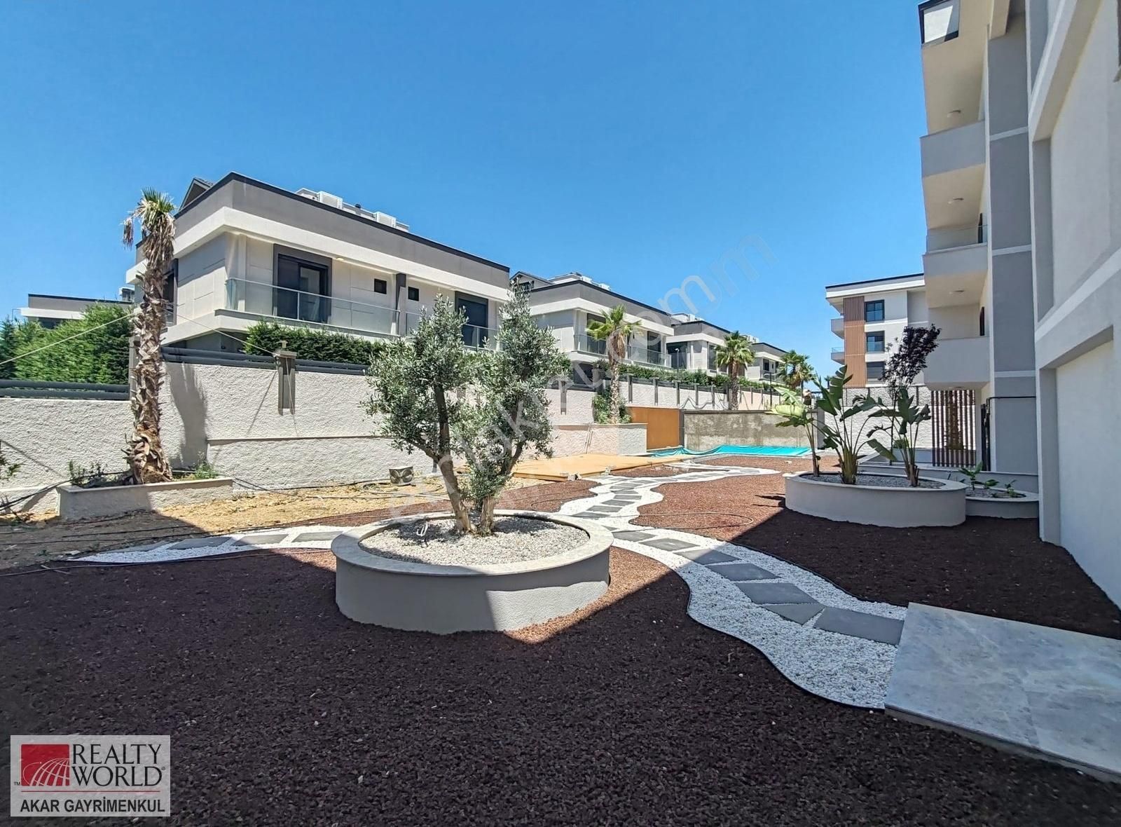 Rw Akar // Lilyumpark Sitesi'nde 30 M2 Bahçeli 2+1 Köşe Daire - Görsel 5