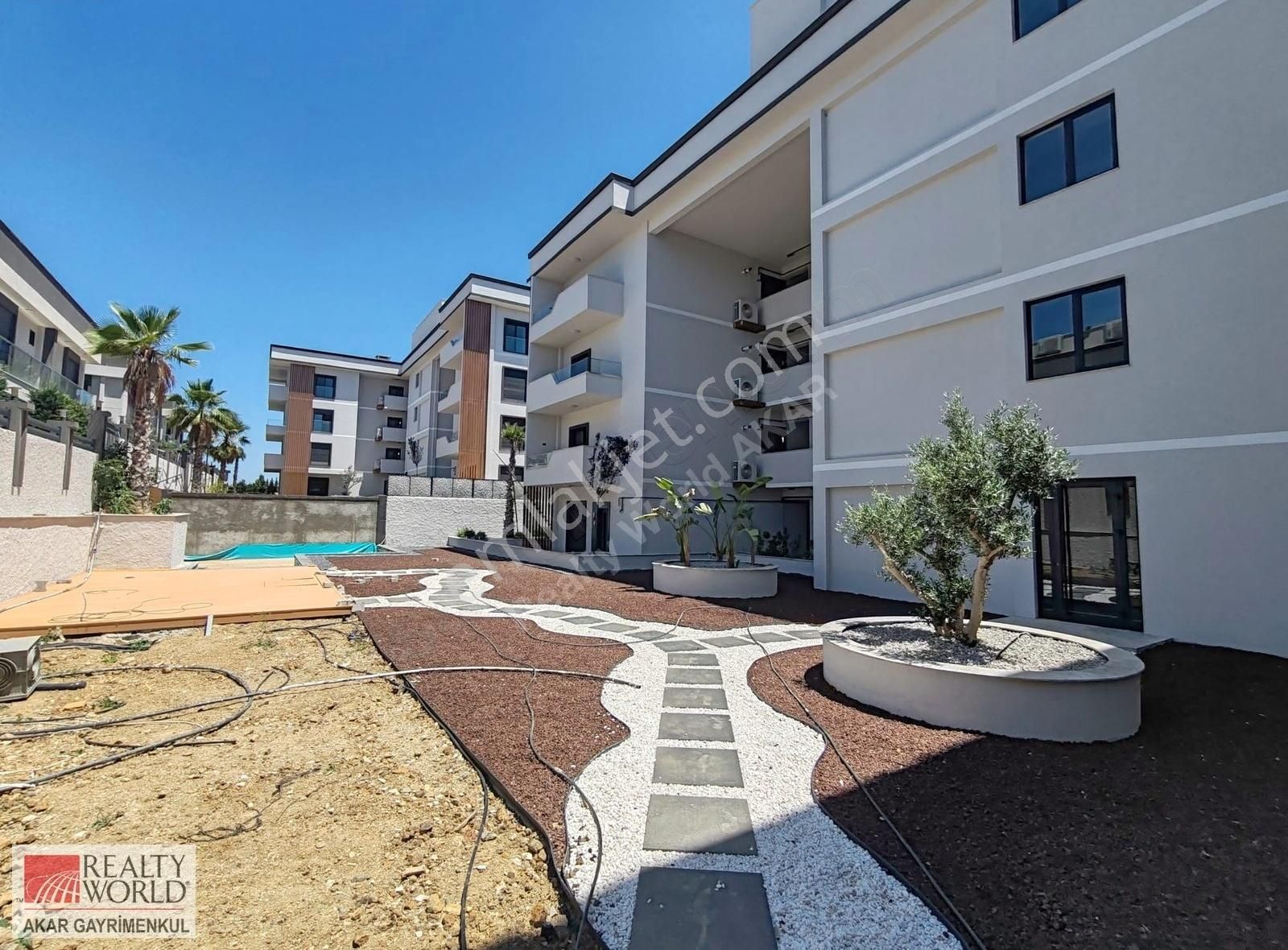 Rw Akar // Lilyumpark Sitesi'nde 30 M2 Bahçeli 2+1 Köşe Daire - Görsel 15