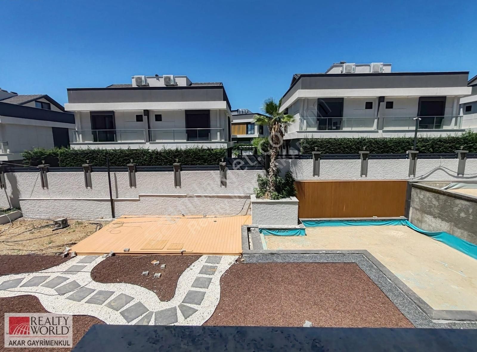 Rw Akar // Lilyumpark Sitesi'nde 30 M2 Bahçeli 2+1 Köşe Daire - Görsel 25
