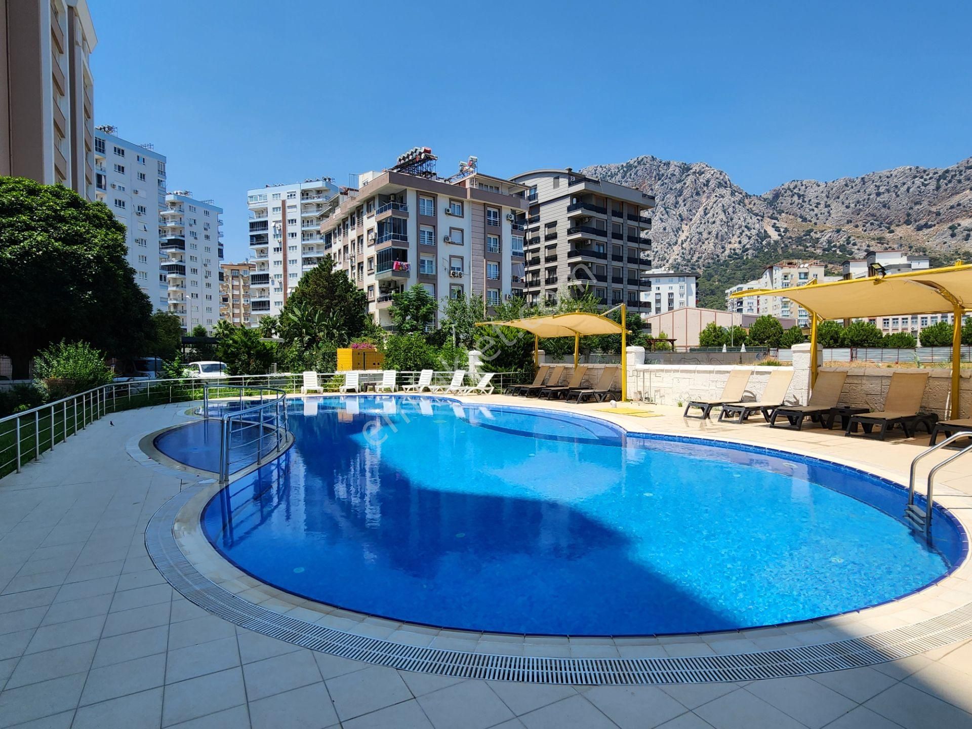 Konyaaltı'nda Rezidans'ta Satılık 2+1 Ara Kat 100 M2 Daire