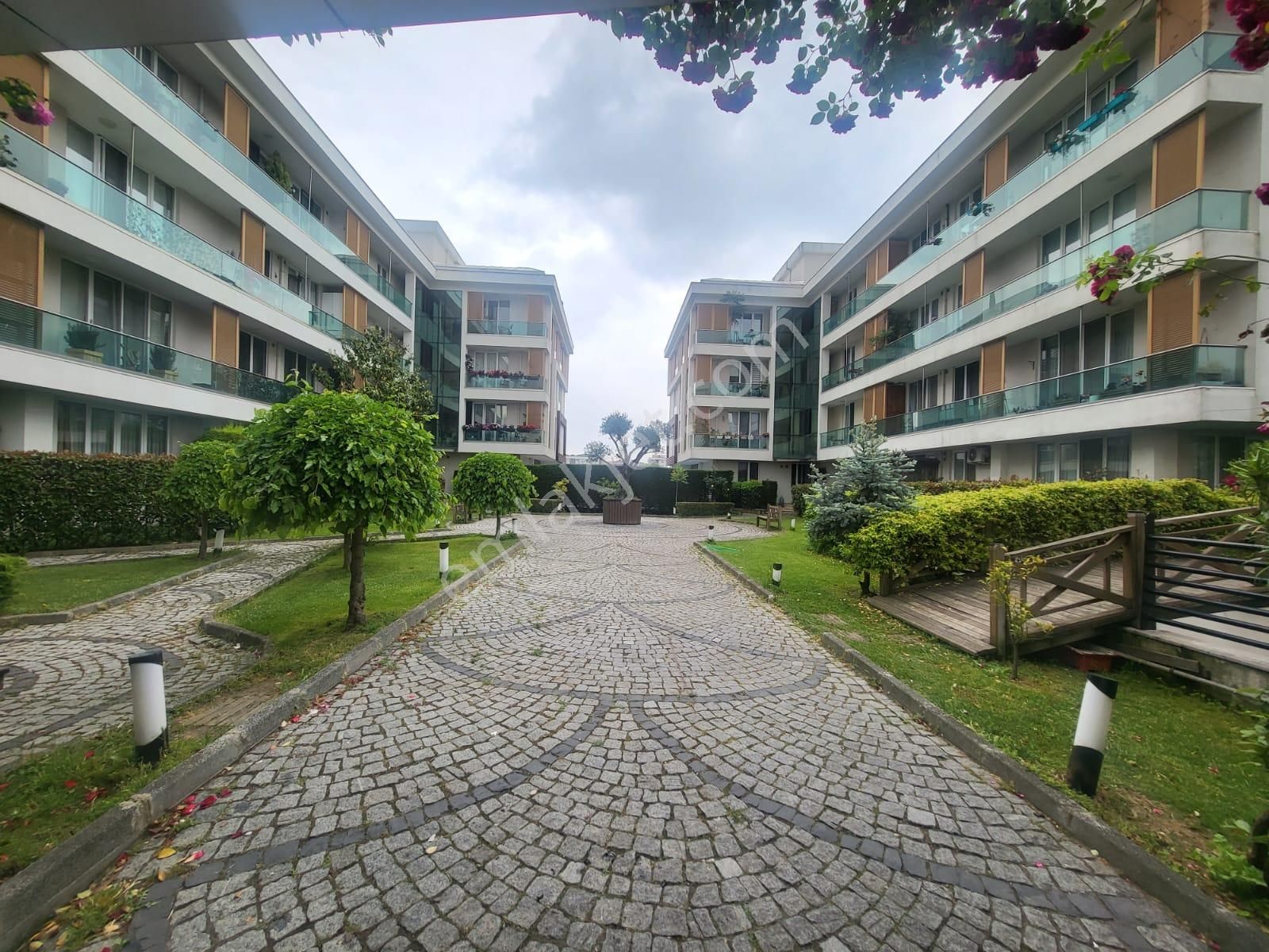 Evliya Celebi Mahallesi 1+1 Site İçinde Havuzlu Mahmut Demir Den