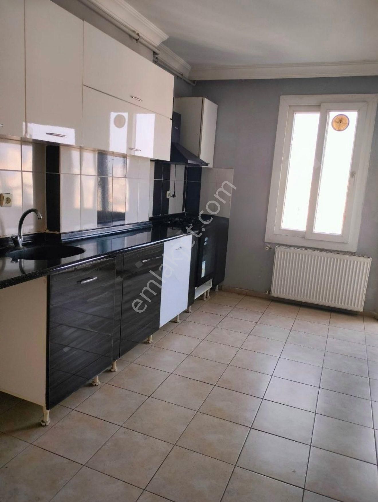 Yurt Mahallesi’nde Güvenlikli Sitede Lüks 3+1 Kiralık Daire!