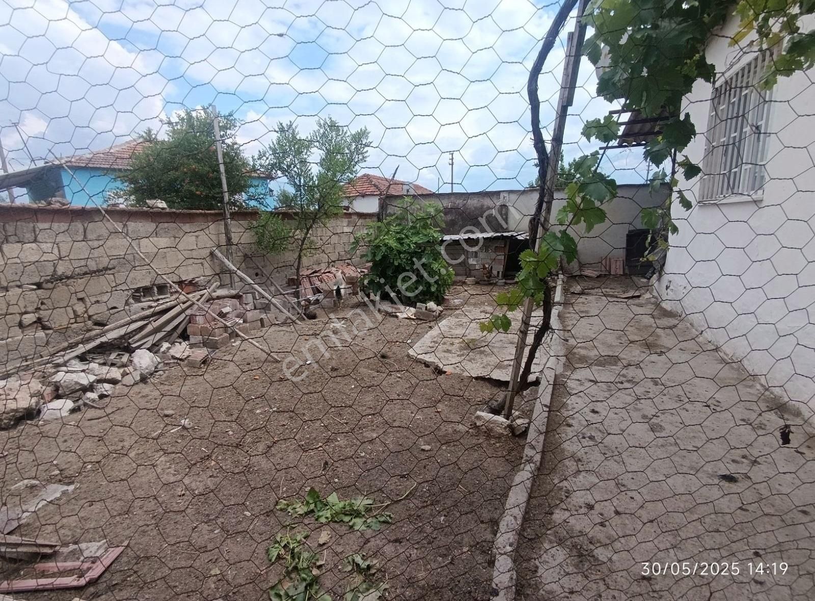 Salihli Pazarköyde Satılık Müstakil Ev