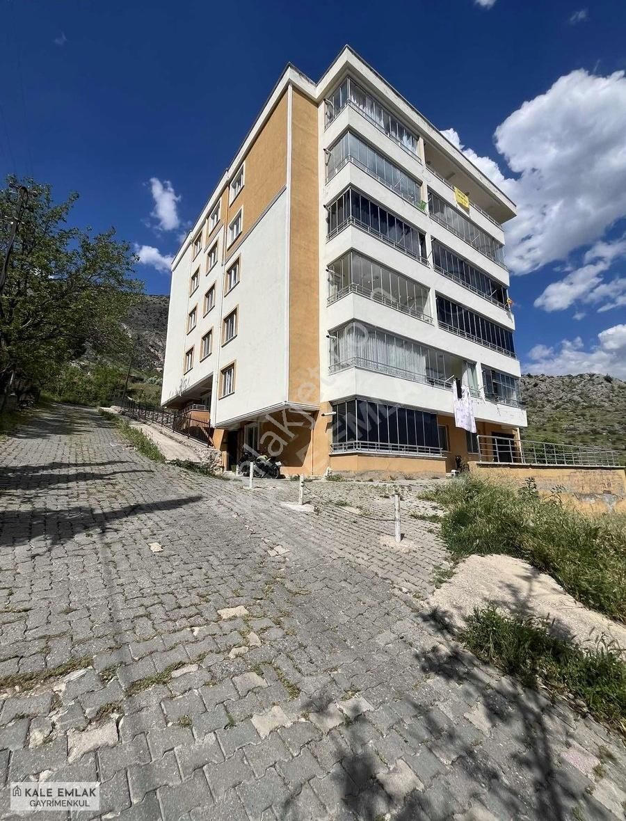 Kale Emlak'tan Şeyhcui'de Geniş 2+0 Kiralık Daire