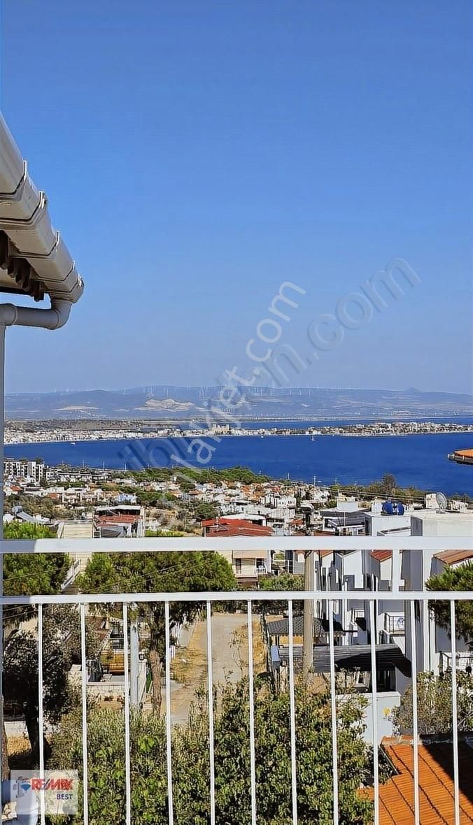 Çandarlı'da Site İçerisinde Deniz Manzaralı 4+1 Triplex Villa