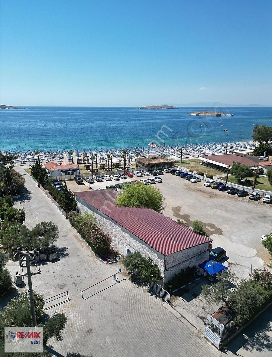 "eski Foçada Hanedan Beach Karşısında 4+1 Bahçeli, Site İçinde