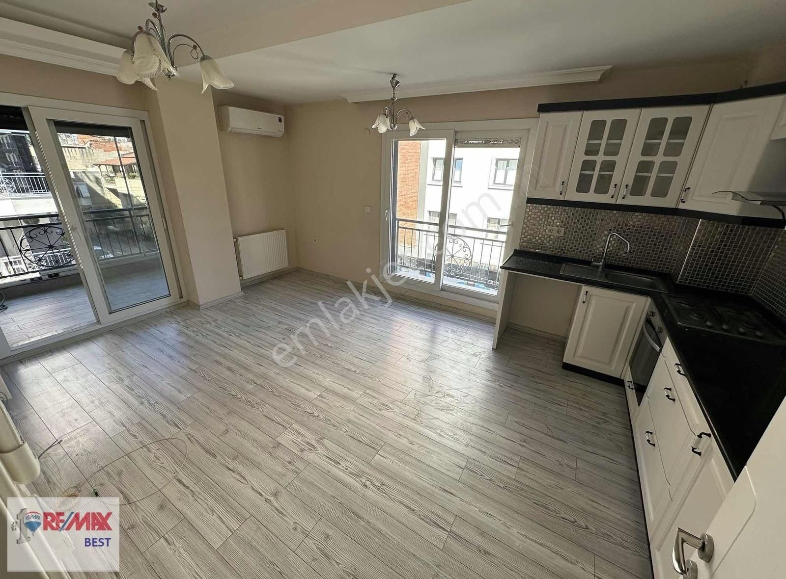 Remax Best'ten Şemikler'de Site İçerisinde 2+1 Satılık Daire
