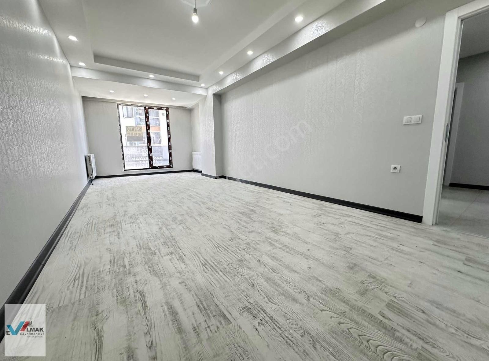 Evalmak'ta Halkalı'da 2+1 (90m2)geniş Ferah Asansörlü Otoparklı