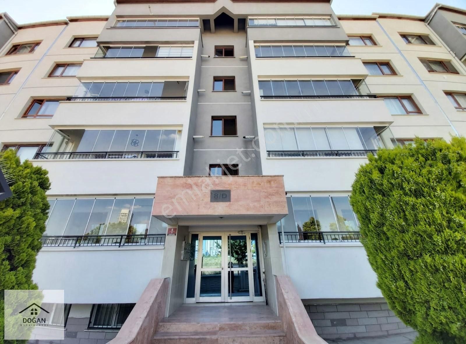 Eryaman Güzelkentte Site İçerisinde Satılık Geniş Boş 3+1 Daire