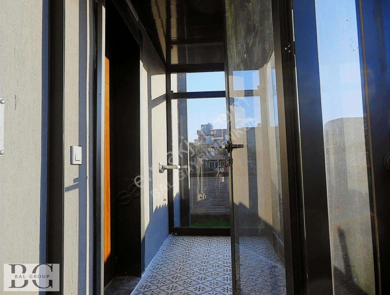 Bal Gayrimenkul -gölcüklerde Kapalı Mutfak Yerden Isıtmalı Villa - Görsel 32