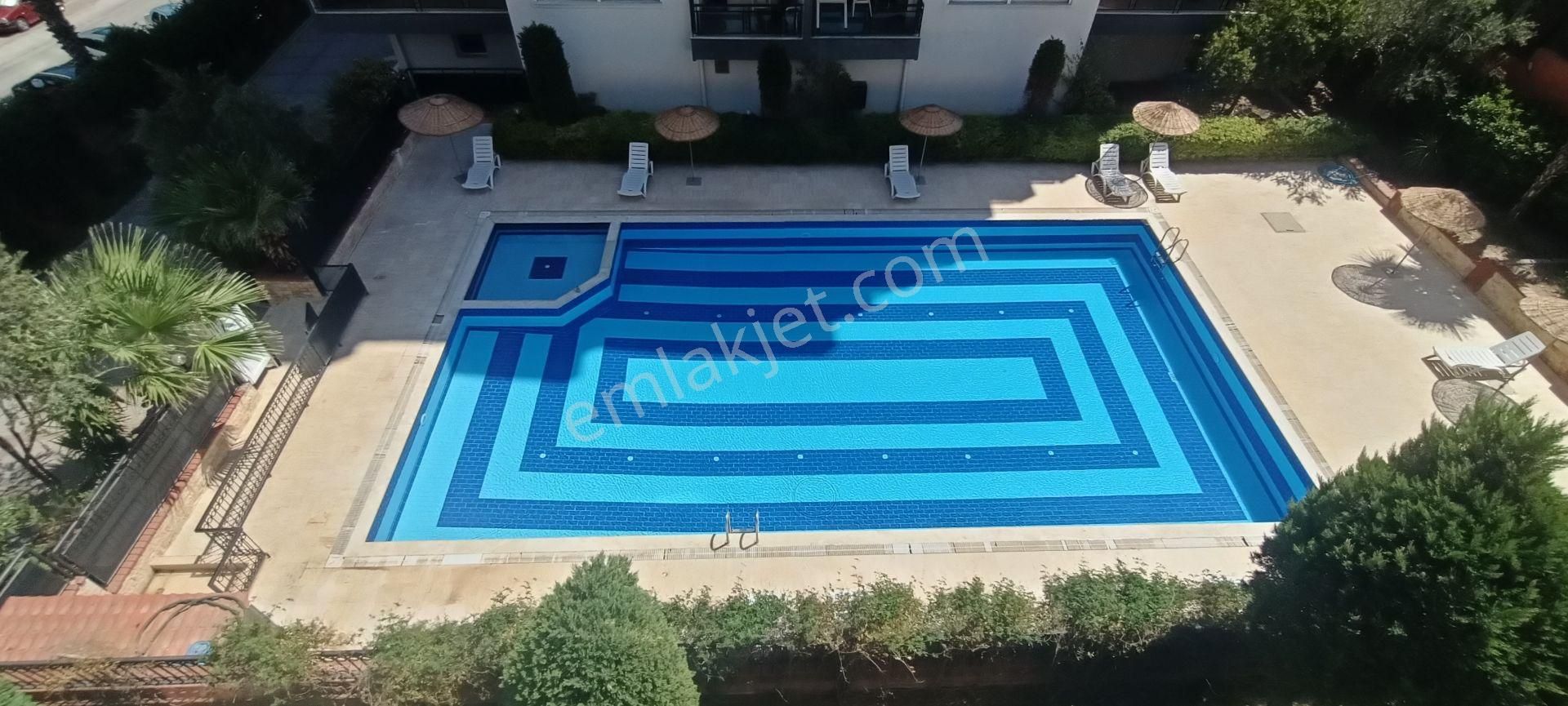 Site İçerisinde Havuz Cepheli 3+1 Lüks Doğalgazlı Daire