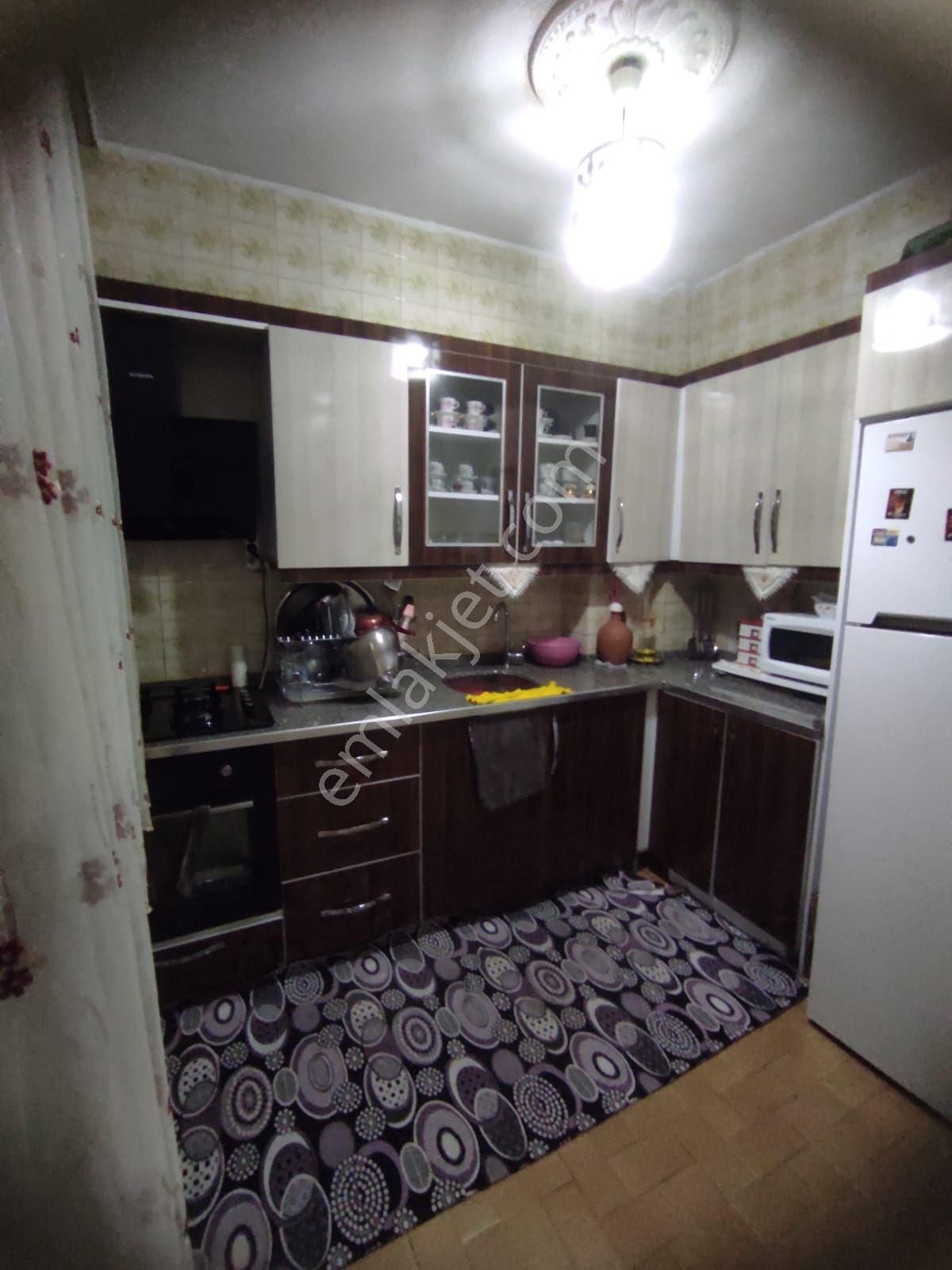 Bağlar Gürsel Caddesi'nde 2+1 Satılık Daire
