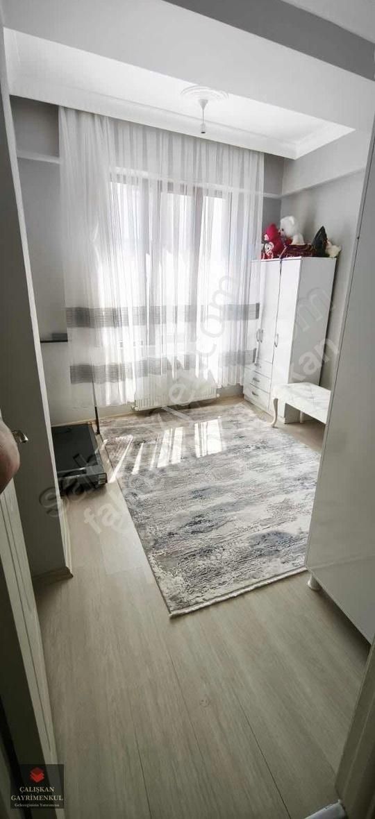 Çalışkan Dan Acill Satılık 4 Yıllık İskanlı 2+1 Arakat