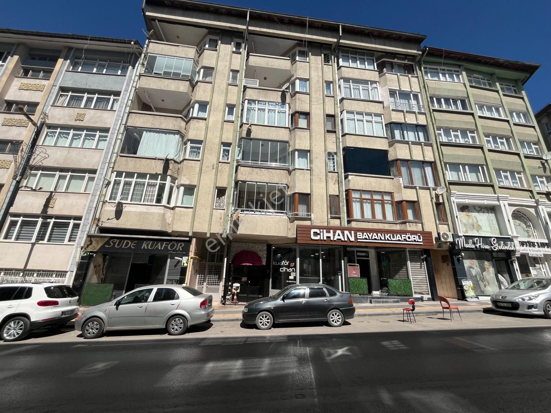 Kahvecioğlu Emlak'dan Saraybosna Cad Kiralık Daire