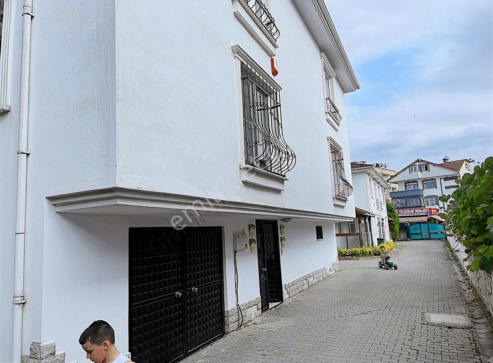 Kiralık Serdivan Awm Dibinde 2 Katlının 1.katı Garaj Üstü