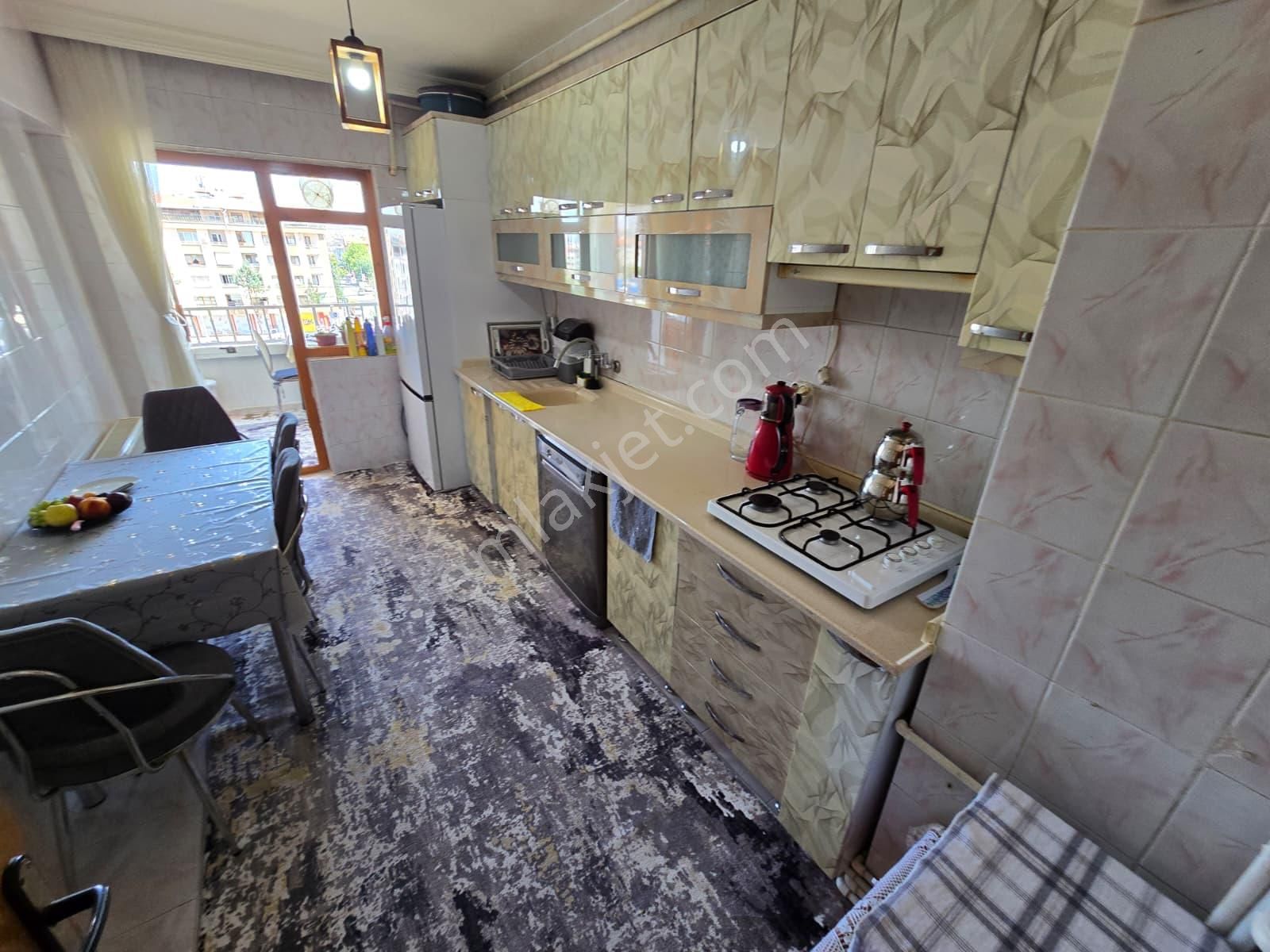 Vatan Cd. Grossa Market Dibi 4+1 179m2 Kredi Limitsiz E.banyolu